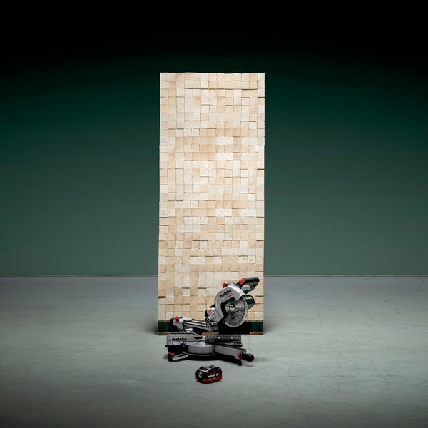 Kapp-/gjæringssag Metabo KGS 18 LTX BL 216 1x4,0 Ah + ASC55