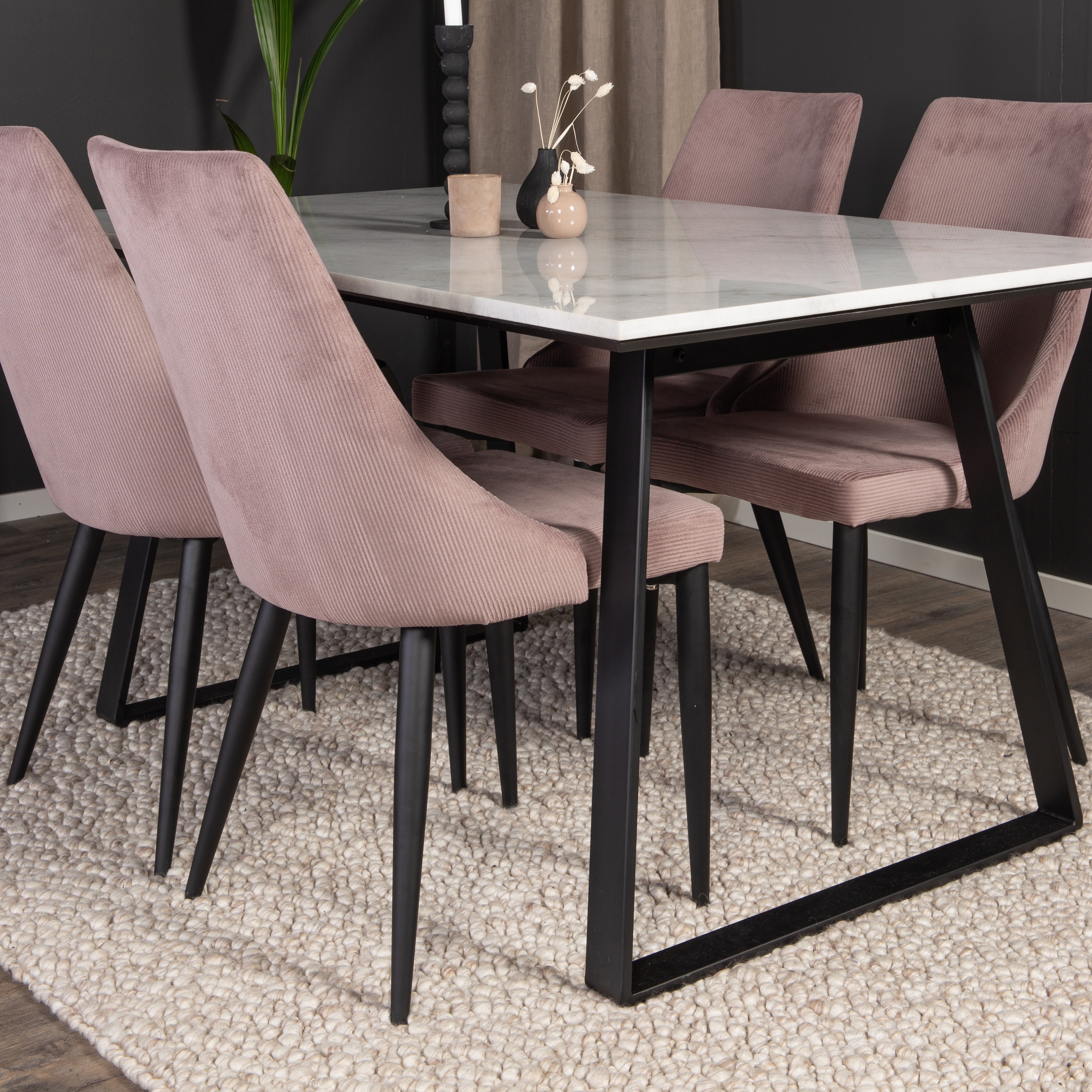 Spisegruppe Venture Home Estelle 140 med 4 Laura Stoler ManchEstelle