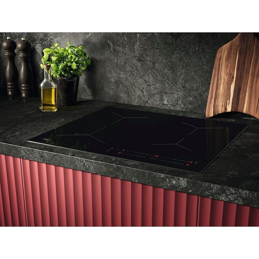 Induksjonstopp AEG TO64IA00IB Kraftfull 5000 Serie Sort Med Automatisk Justering Av Vifte
