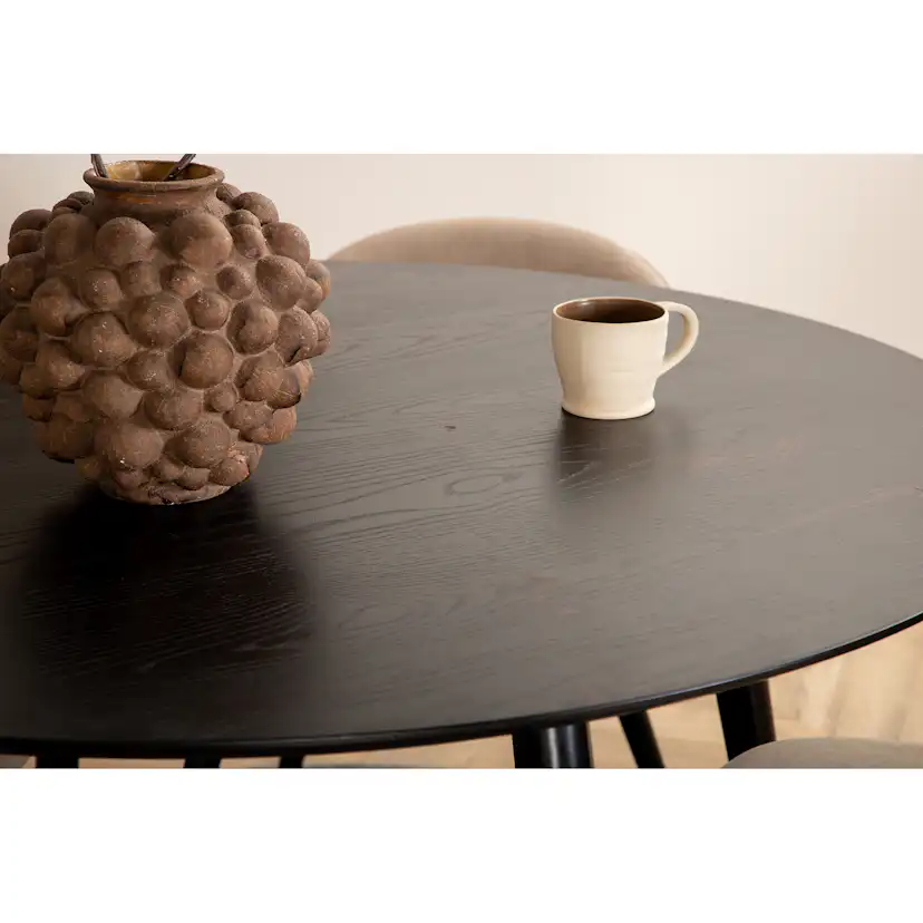 Spisegruppe Venture Home Dipp Ø115 cm med 4 Velvet Stitches Stoler