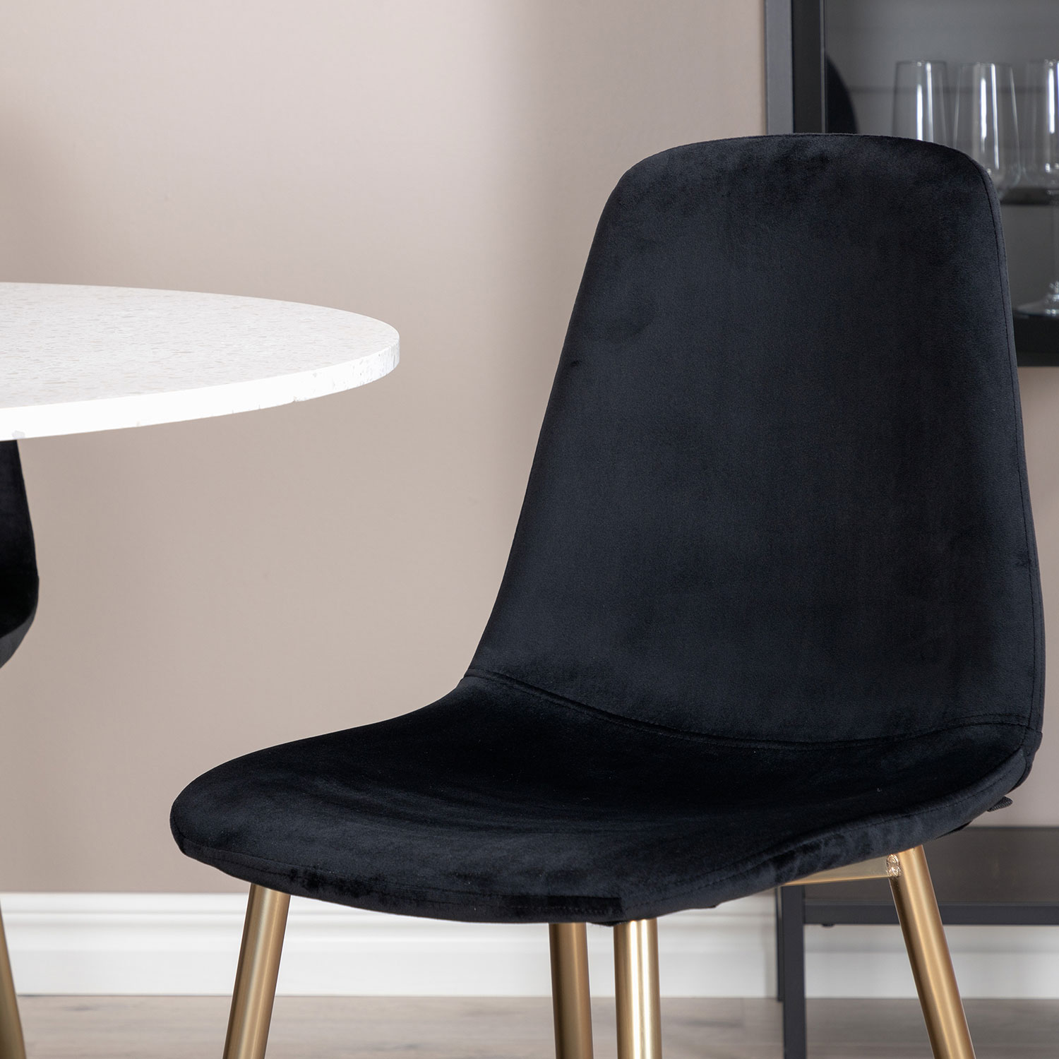 Spisegruppe Venture Home Razzia med 4 Polar Stoler