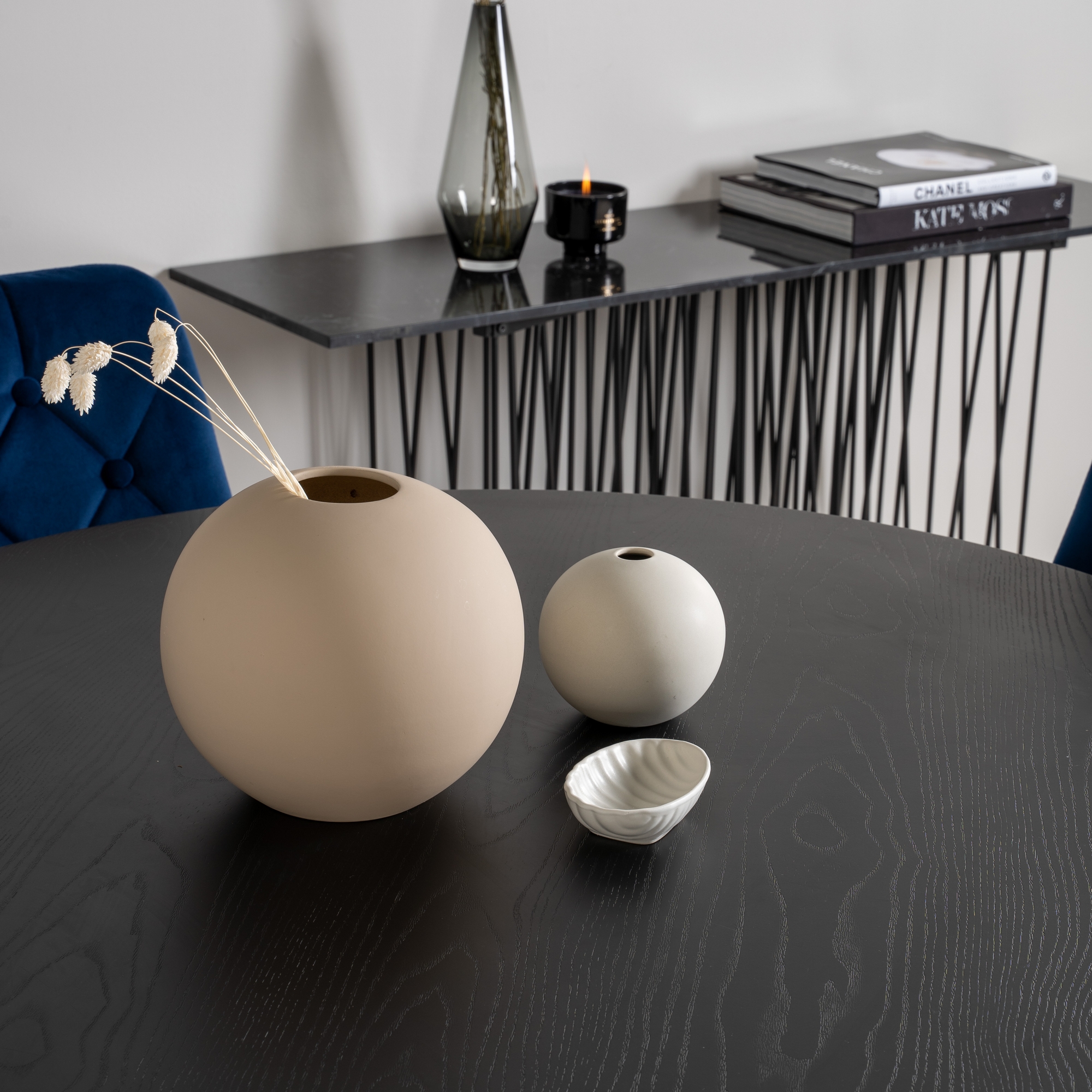 Spisegruppe Venture Home Dipp Ø115 cm med 4 Velvet Deluxe Stoler