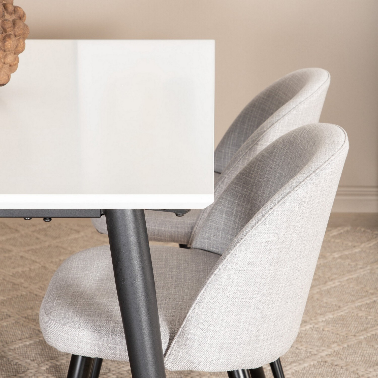 Spisegruppe Venture Home Jolie med 4 Valentina Stoler