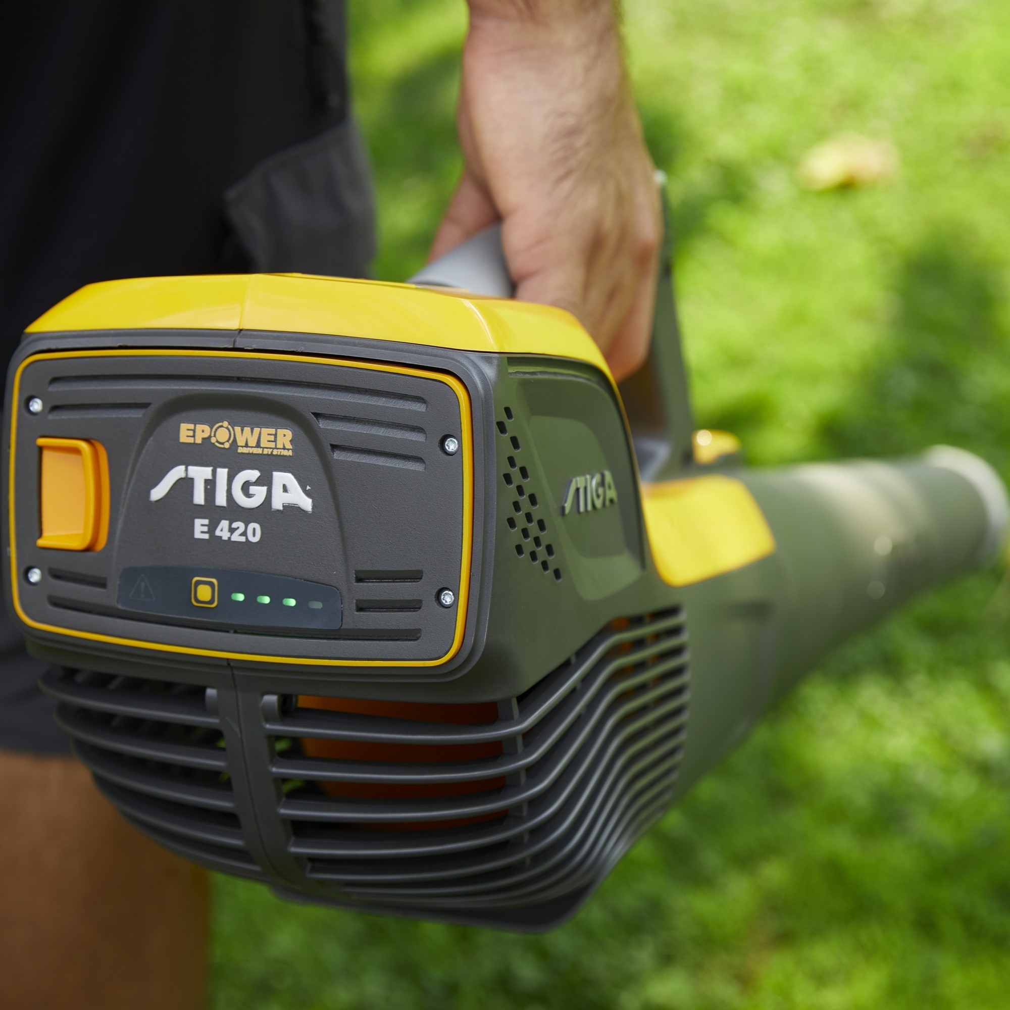 Løvblåser Stiga BL 500e med Batteri og Lader