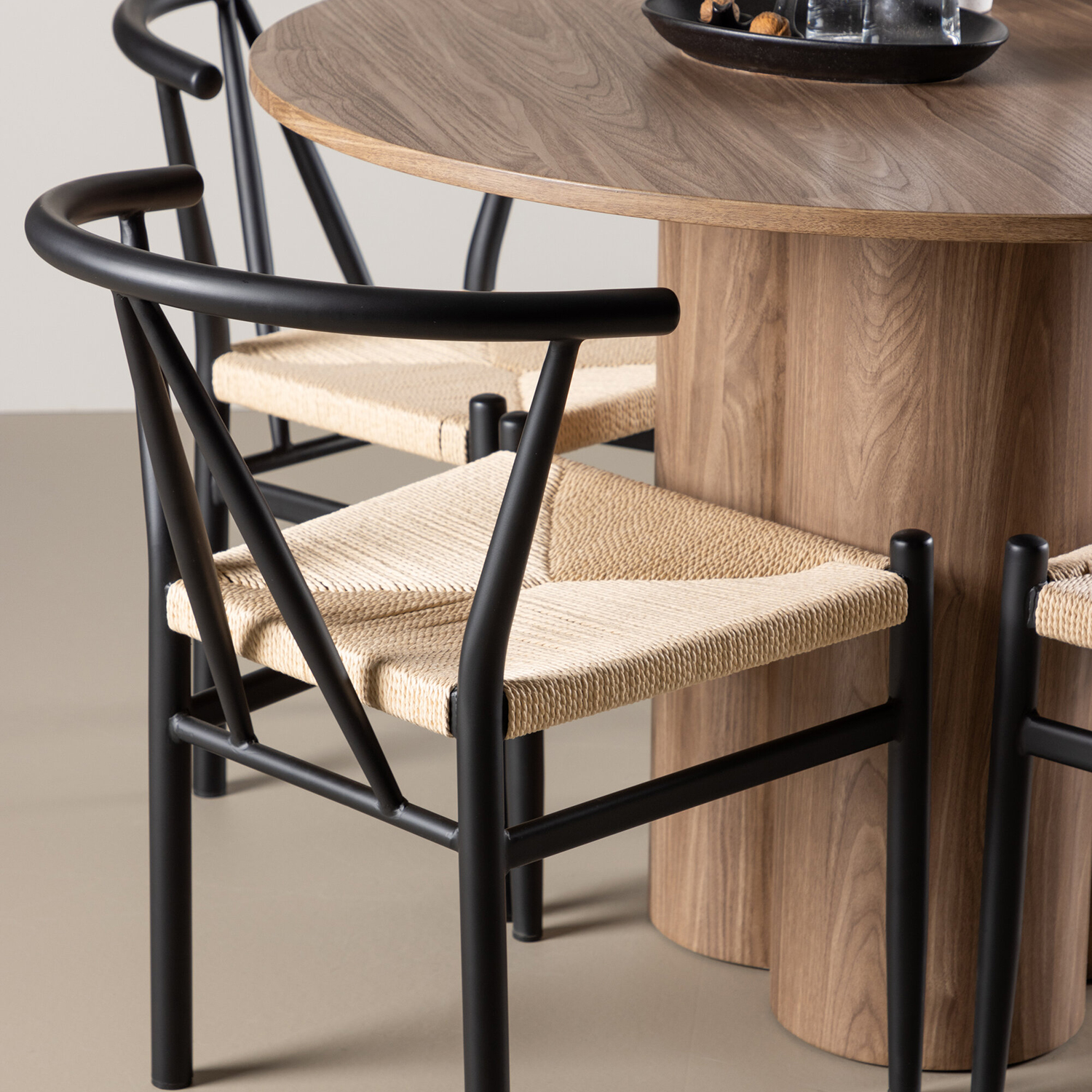 Spisegruppe Venture Home Olivia Ø110 med 4 stk Alfons Stoler