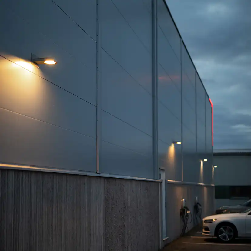Utelampe Hide-a-lite Sharp Sharp Wall Asym