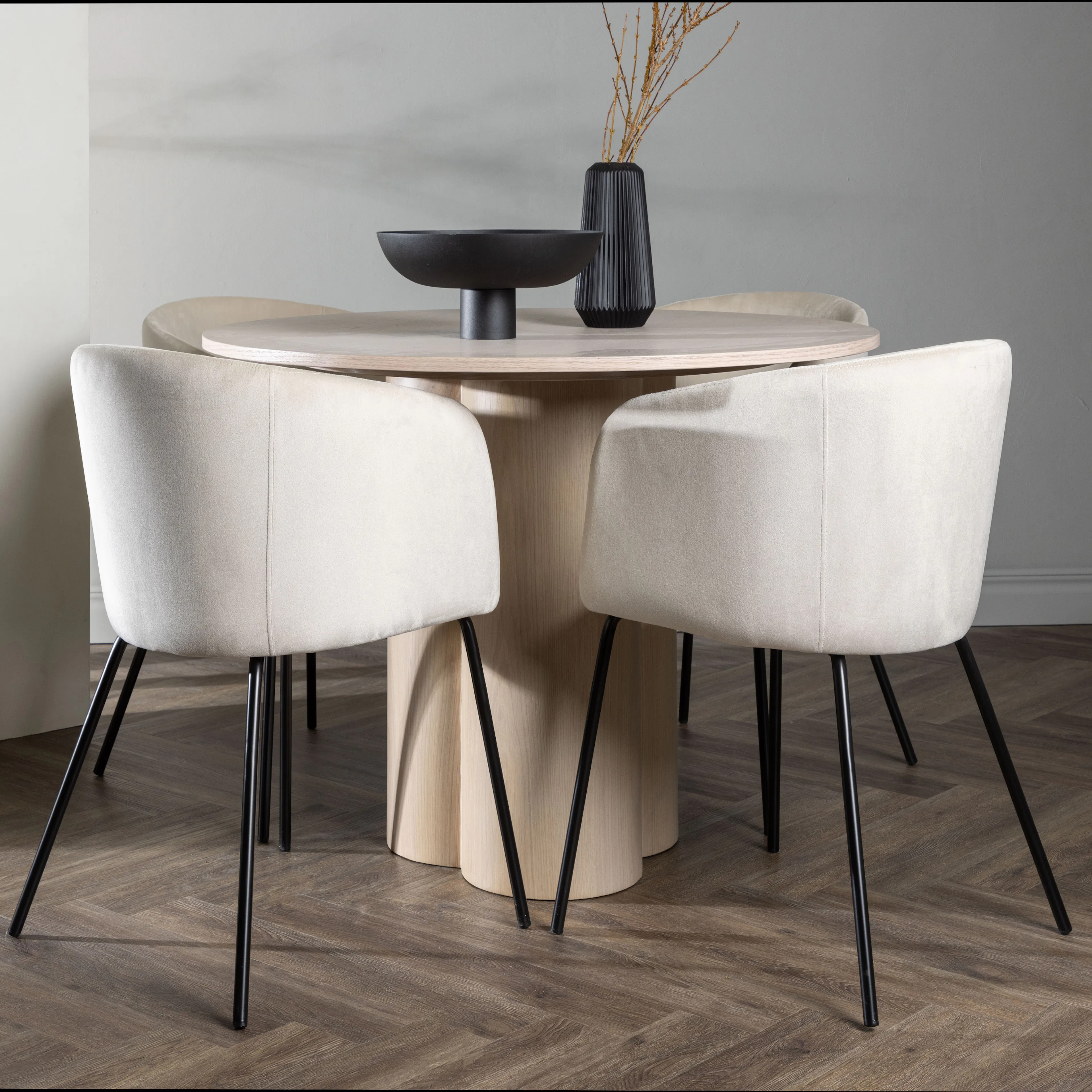 Spisegruppe Venture Home Olivia med 4 Berit Fløyel Stoler