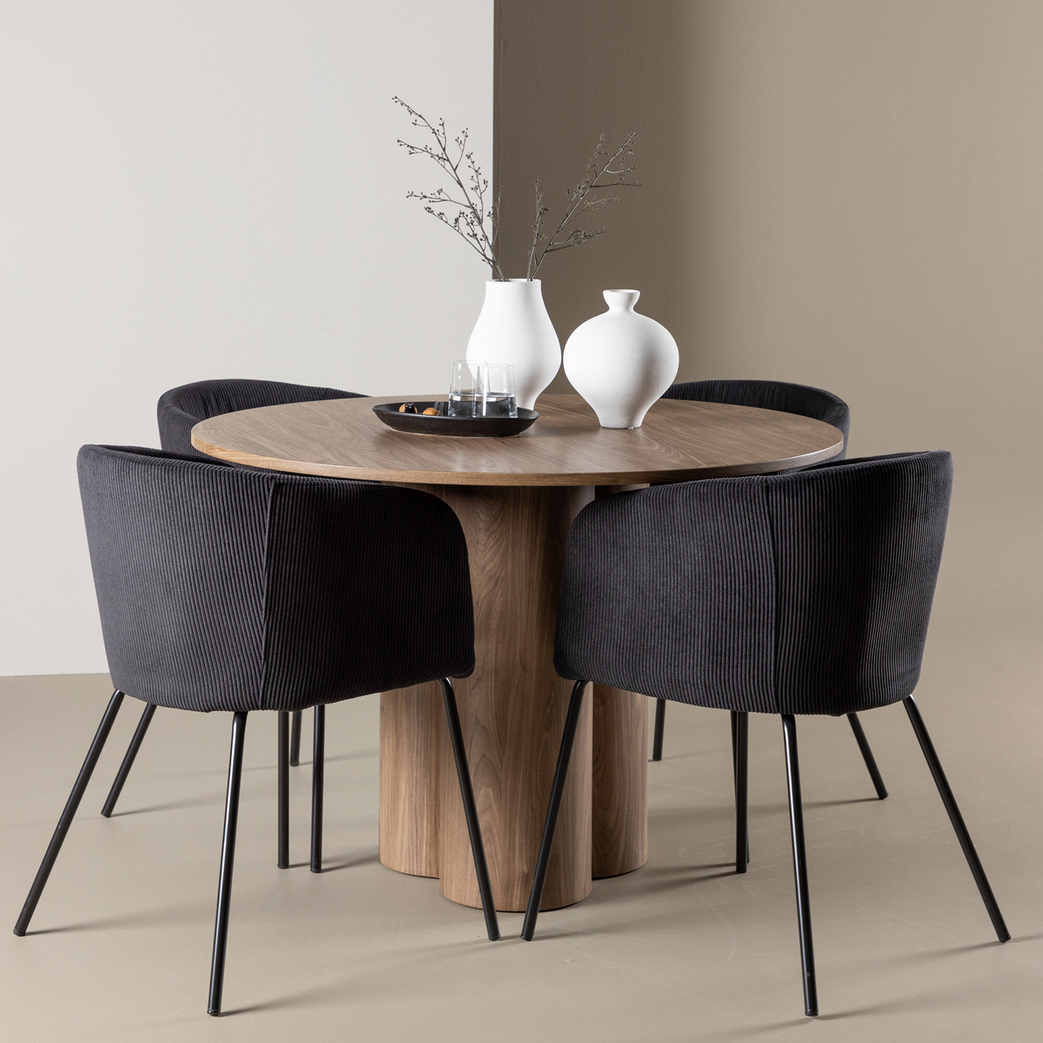 Spisegruppe Venture Home Olivia Ø110 med 4 stk Berit Stoler