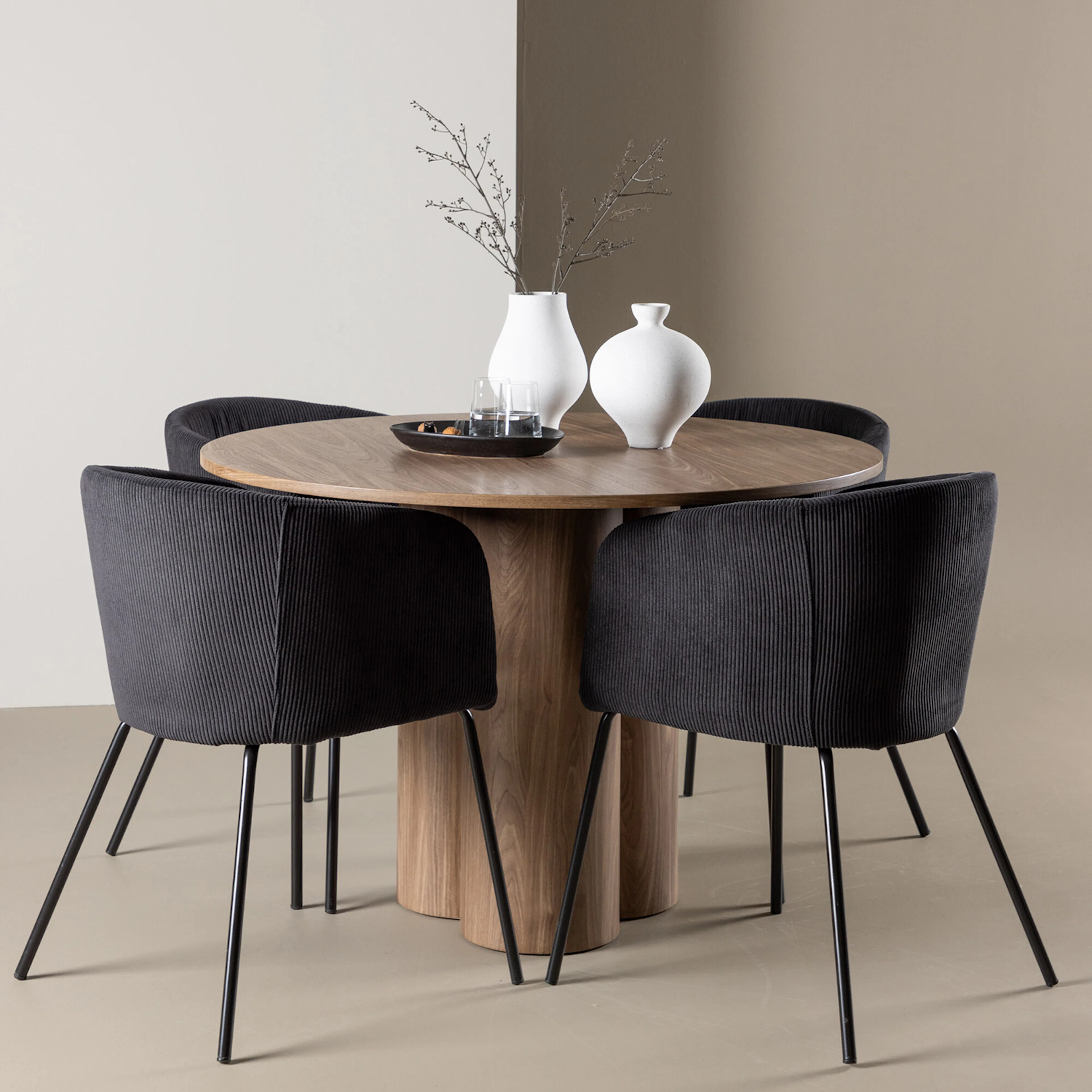 Spisegruppe Venture Home Olivia Ø110 med 4 stk Berit Stoler