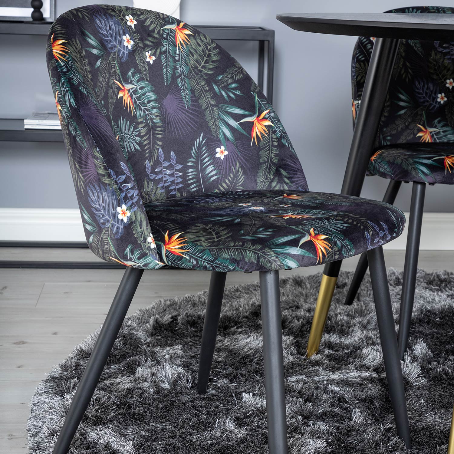 Spisegruppe Venture Home Dipp Ø115 cm med 4 Velvet Stoler