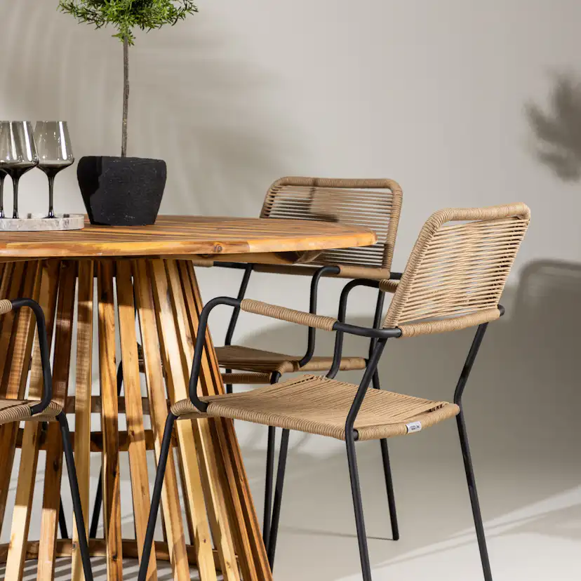 Hagegruppe Venture Home Lumpur med 4 Lindos Lenestoler