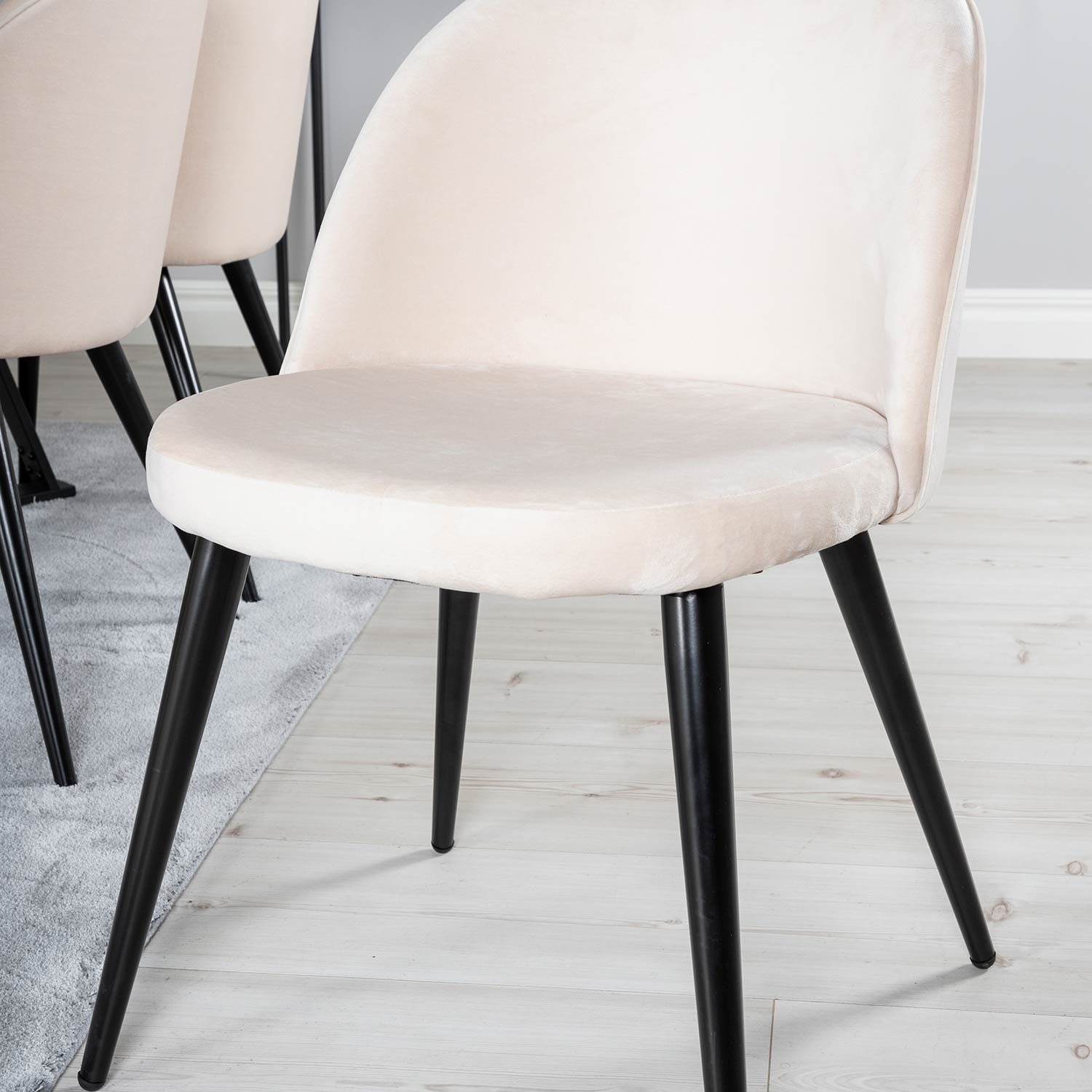 Spisegruppe Venture Home Madde med 6 Valentina Stoler Fløyel