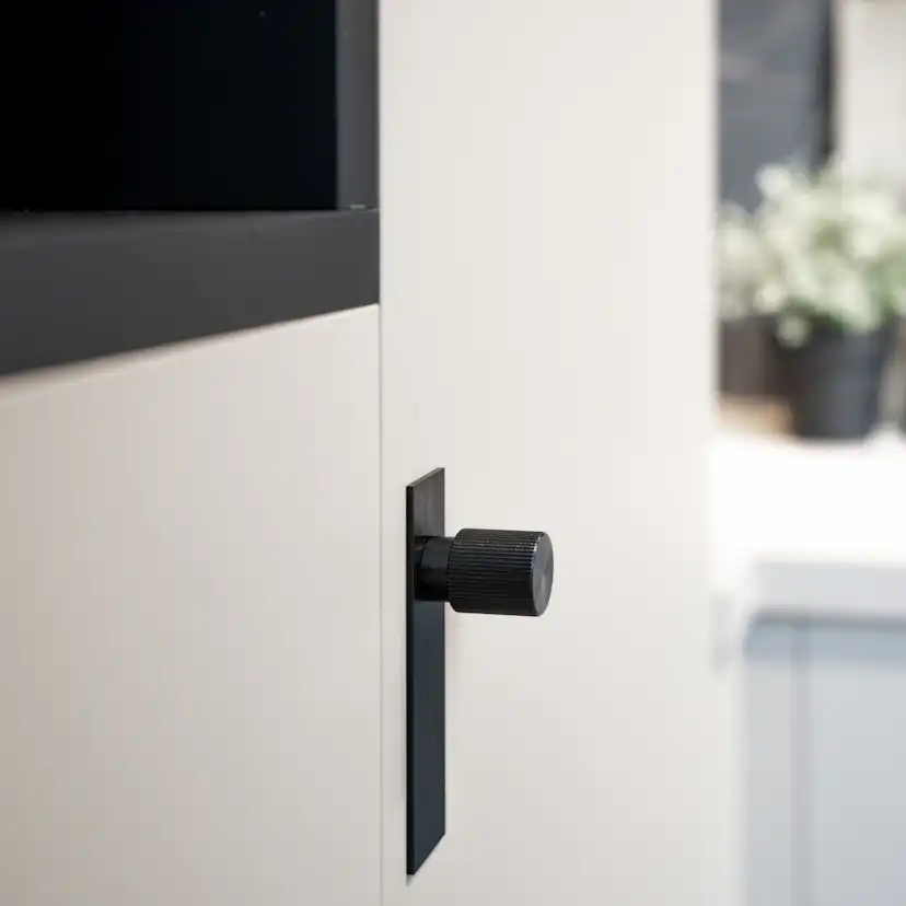 Knott Beslag Design Arpa med Bakplate Ø22 mm