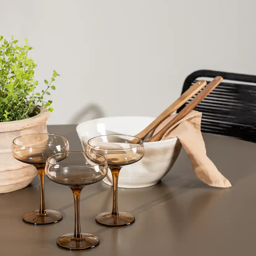 Santa Fe Dining Table ø120 - Roasty +Lindos Armchair - Black Hagegruppe Venture Home Santa Fe med 4 Lindos Lenestoler