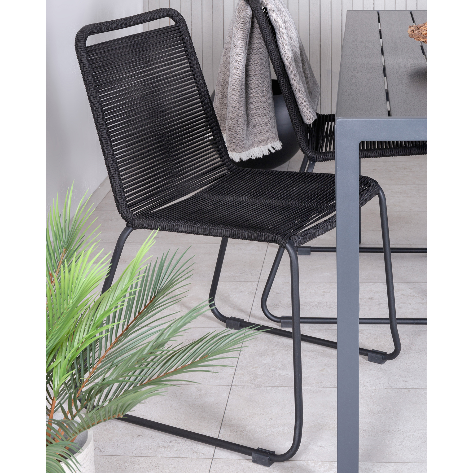 Spisegruppe Venture Home Bundy med 4 Levi Stoler