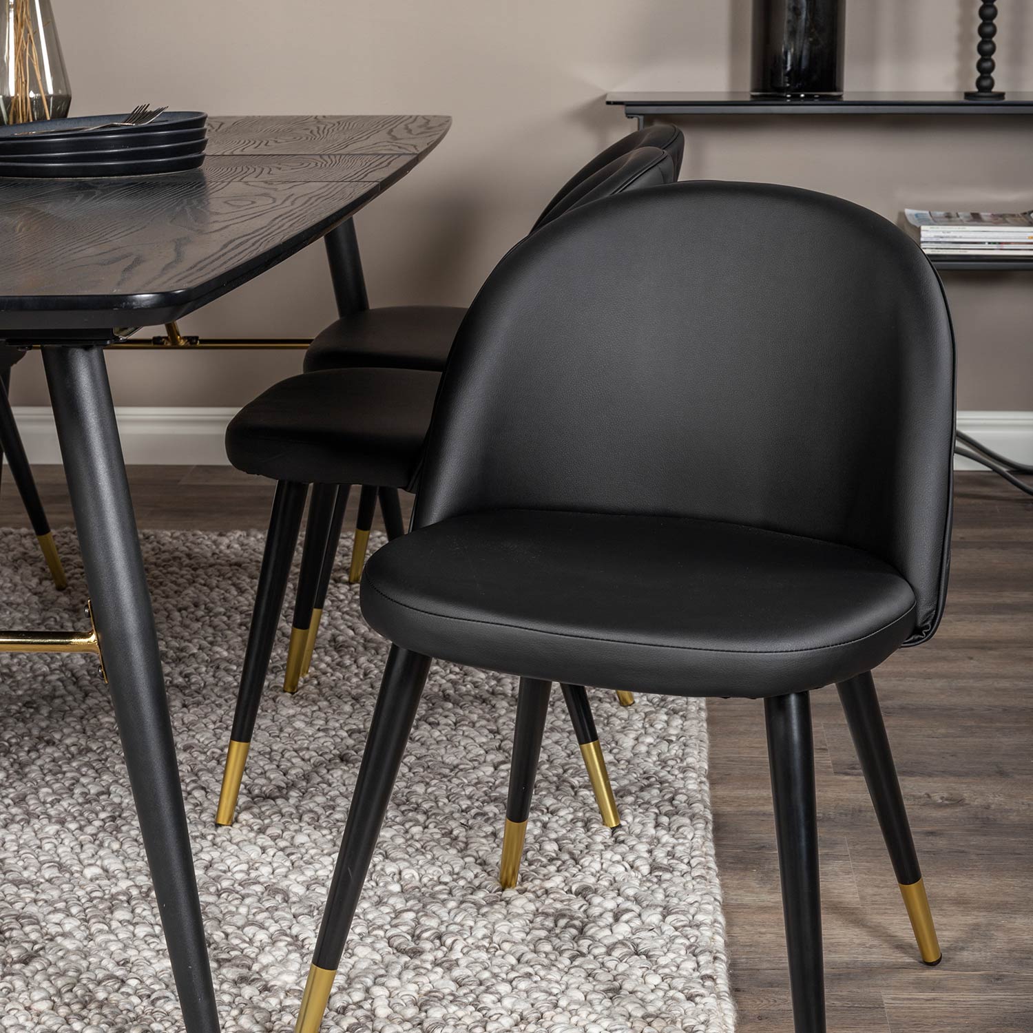 Spisegruppe Venture Home Gold med 6 Velvet Stoler