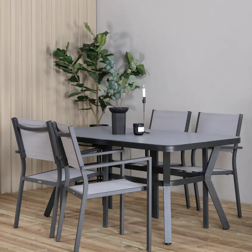 Spisegruppe Venture Home Vyn med 4 Curz Stablebare Spisestoler