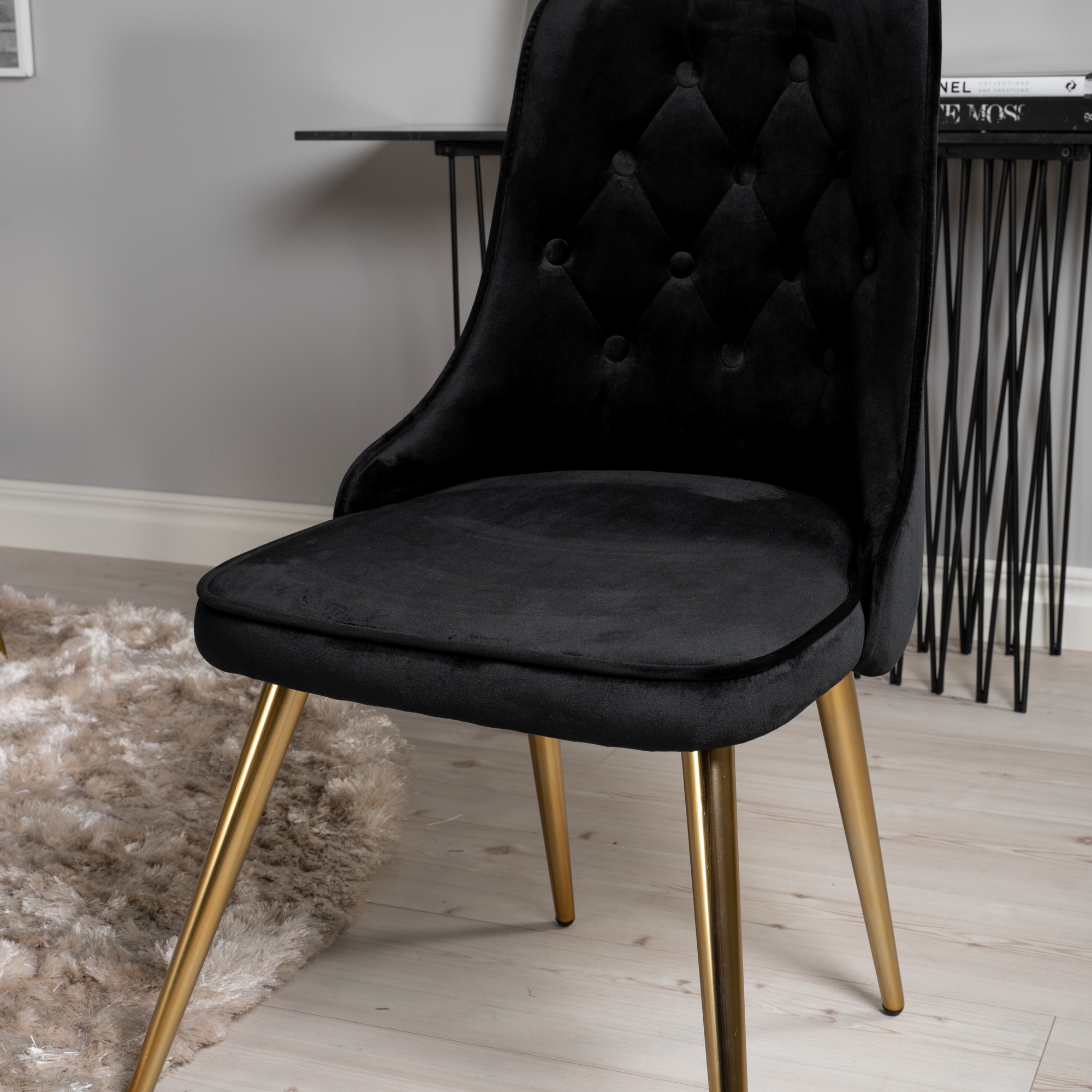 Spisegruppe Venture Home Dipp Ø115 cm med 4 Velvet Deluxe Stoler