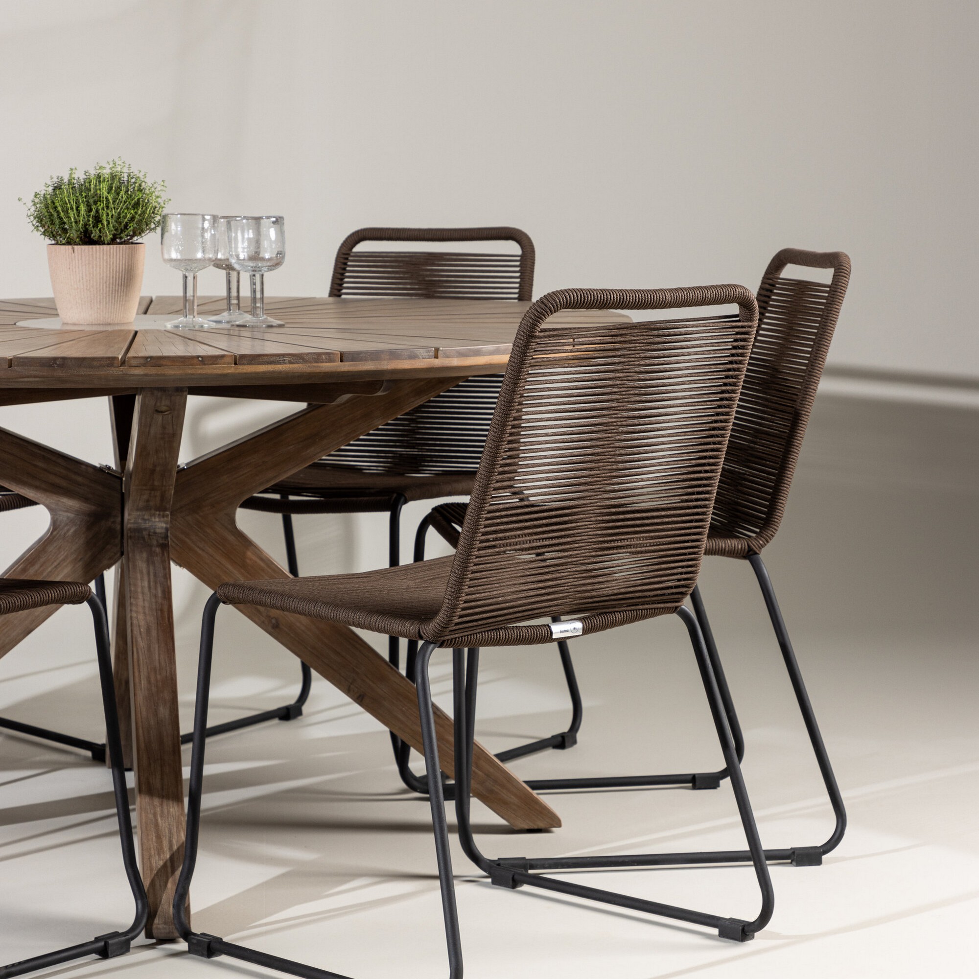 Hagegruppe Venture Home Rosario med 6 Lindos Stoler