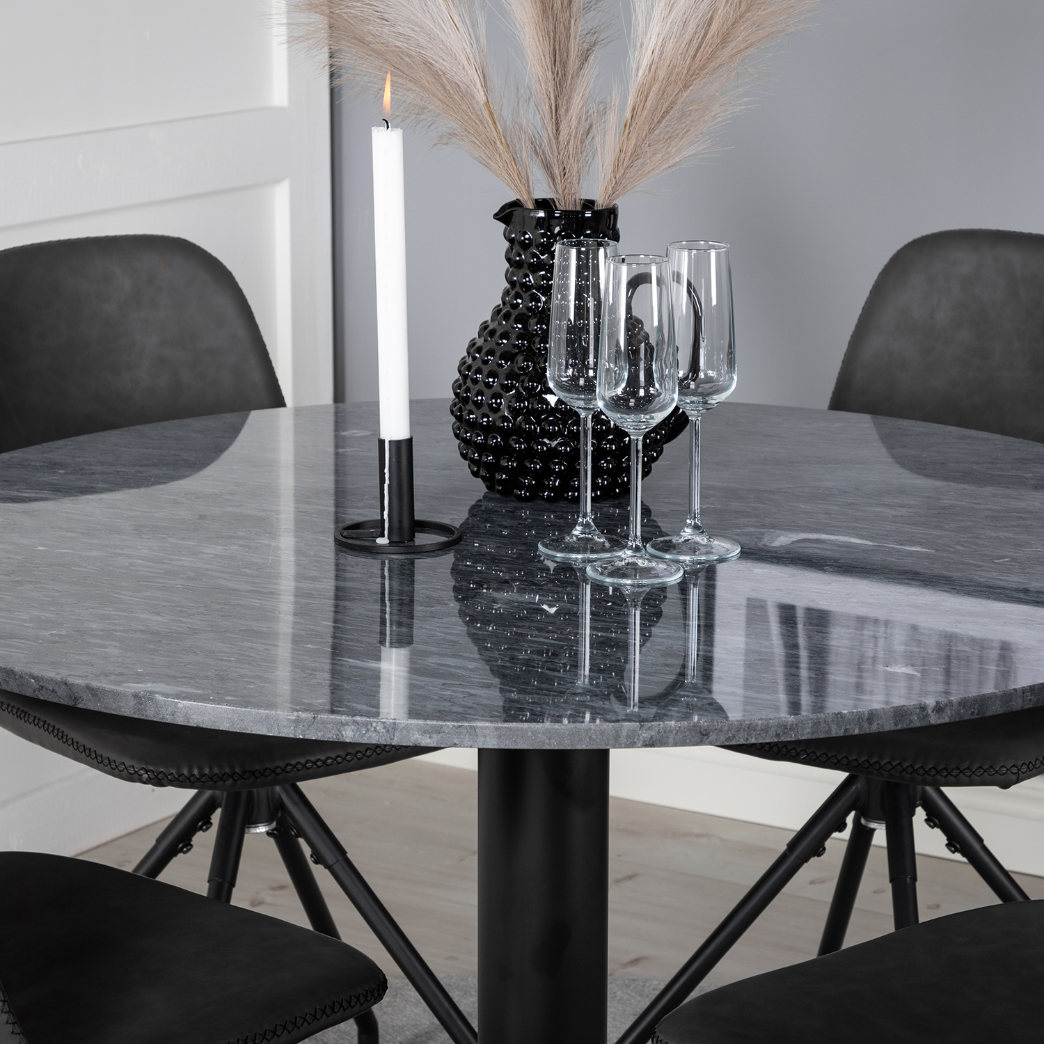 Spisegruppe Venture Home Estelle med 4 Pobbie Stoler Kunstlær