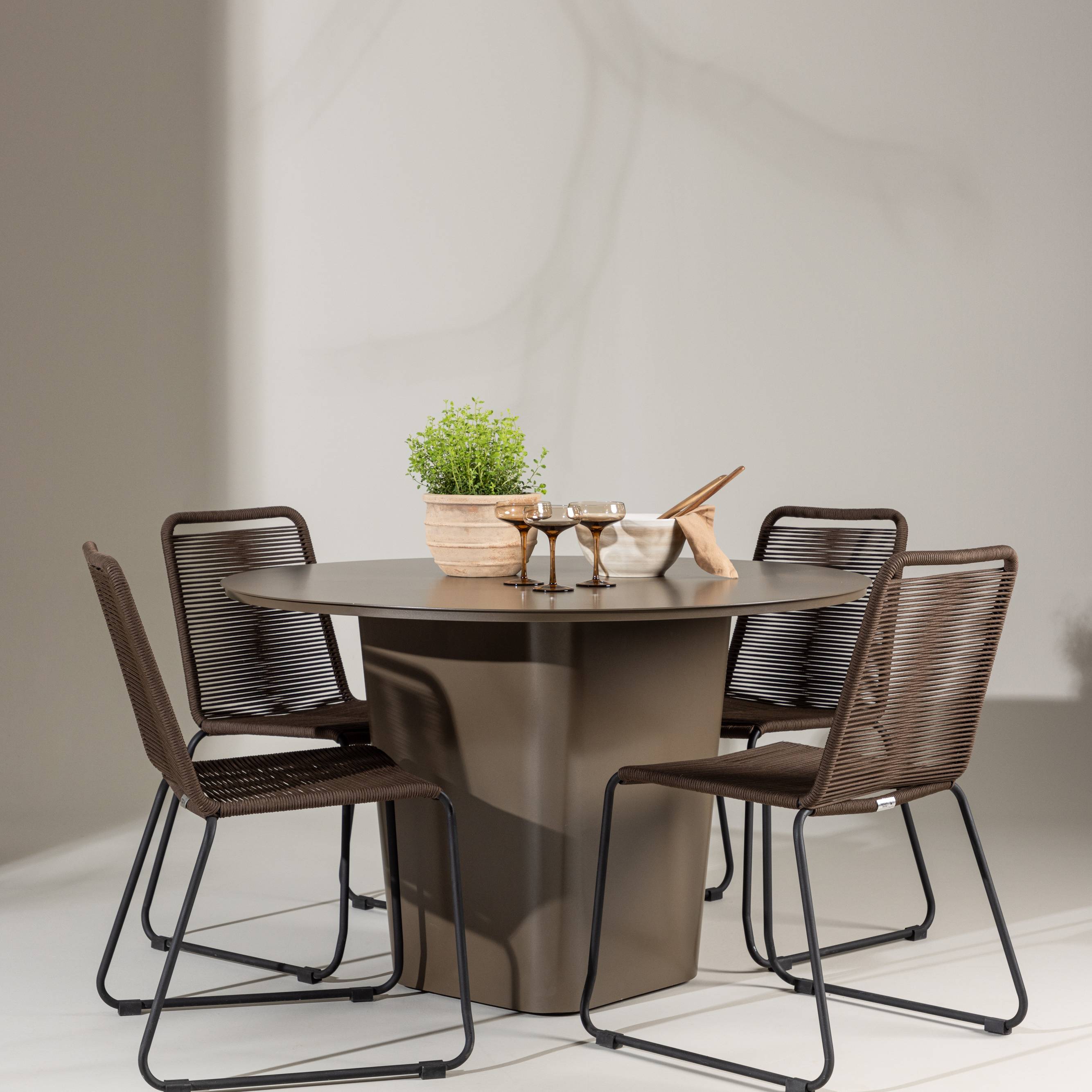 Hagegruppe Venture Home Santa Fe med 4 Lindos Stoler