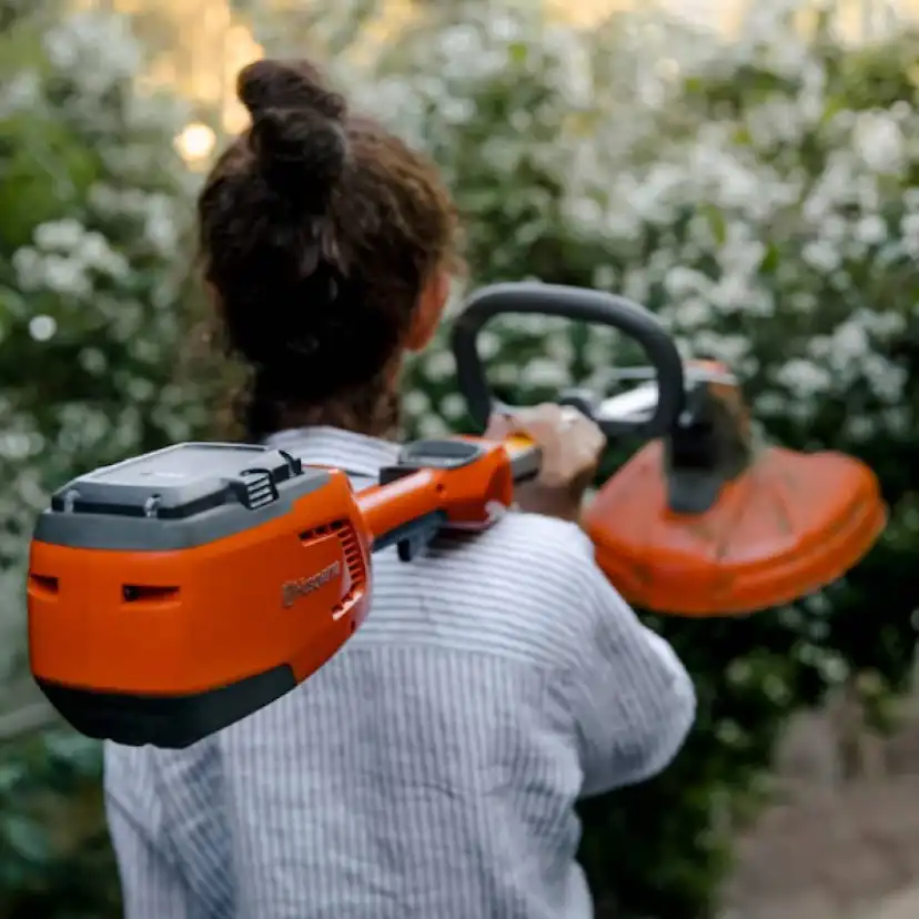 Gresstrimmer Husqvarna 110 iL med Batteri og Lader