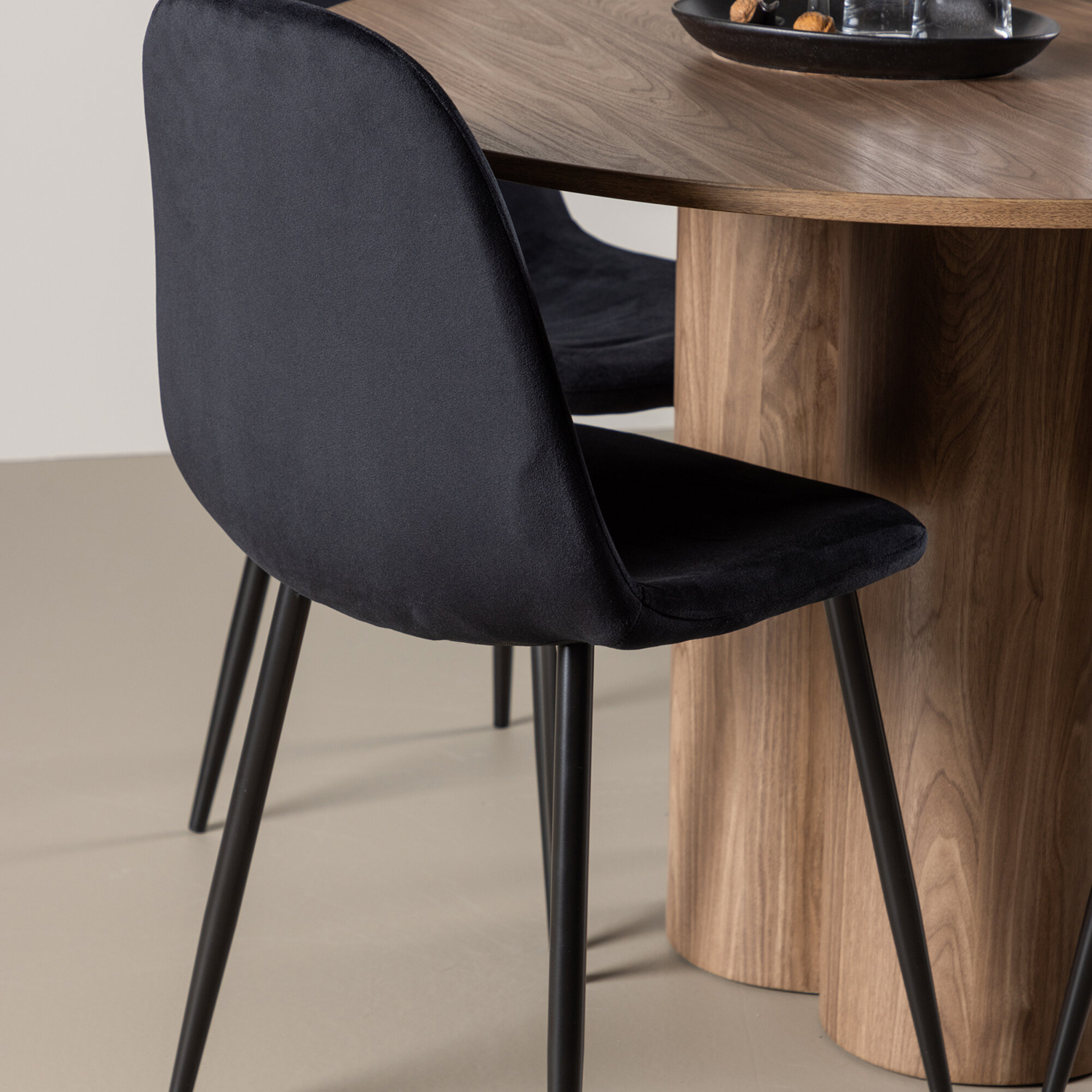 Spisegruppe Venture Home Olivia Ø110 med 4 stk Polar Stoler Fløyel