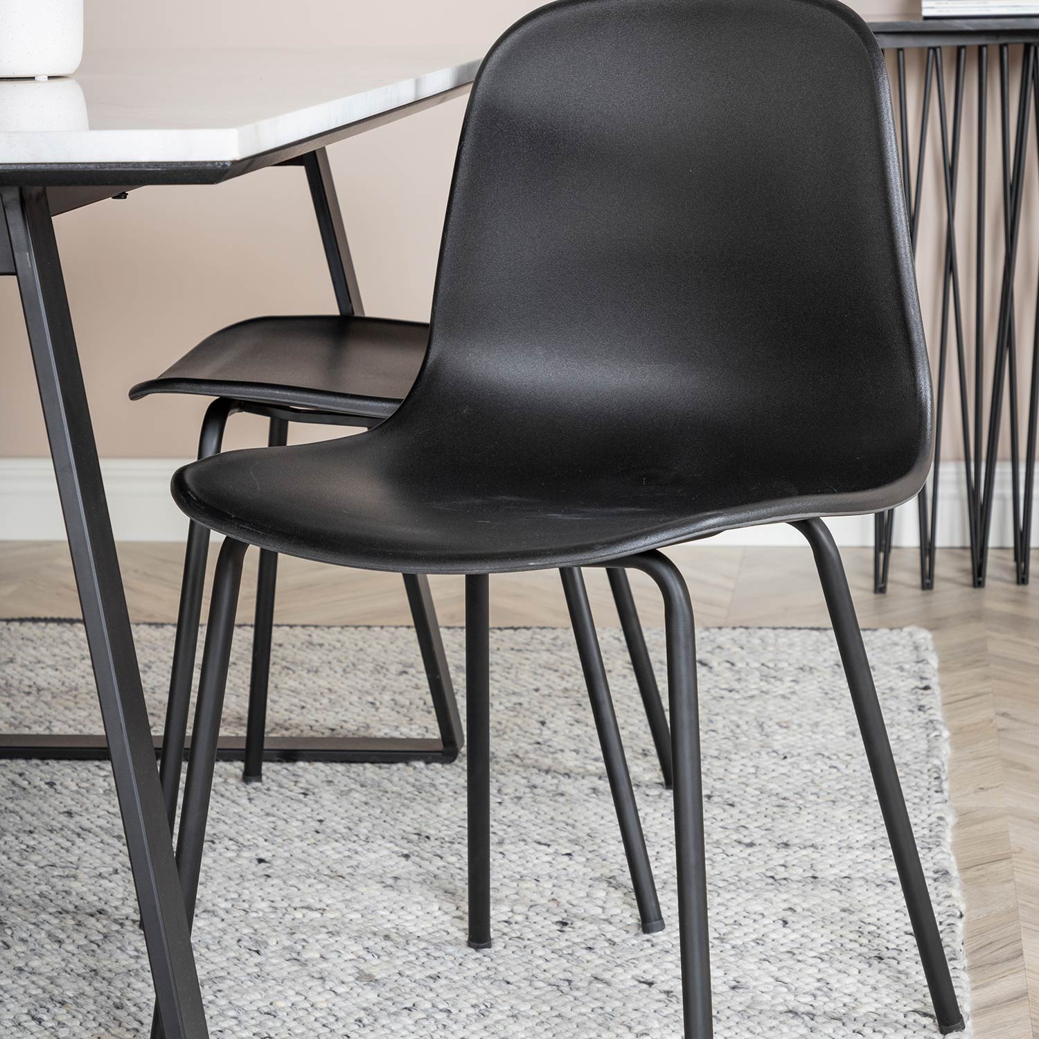 Spisegruppe Venture Home Estelle 140 med 4 Ardi Stoler