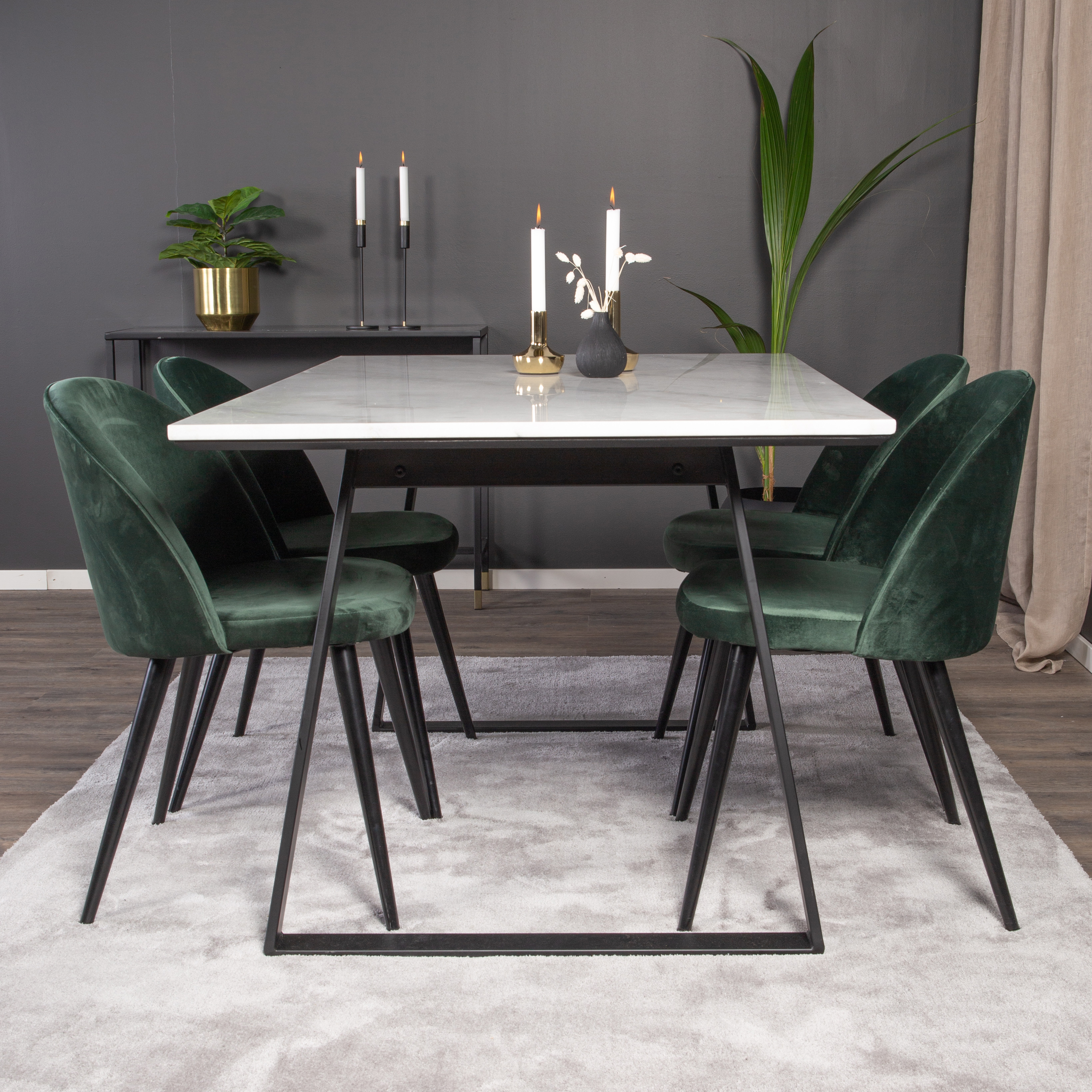 Spisegruppe Venture Home Estelle 140 med 4 Valentina Stoler Fløyel