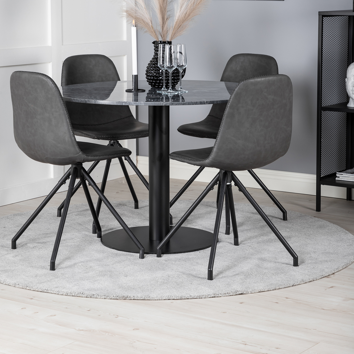 Spisegruppe Venture Home Estelle med 4 Pobbie Stoler Kunstlær
