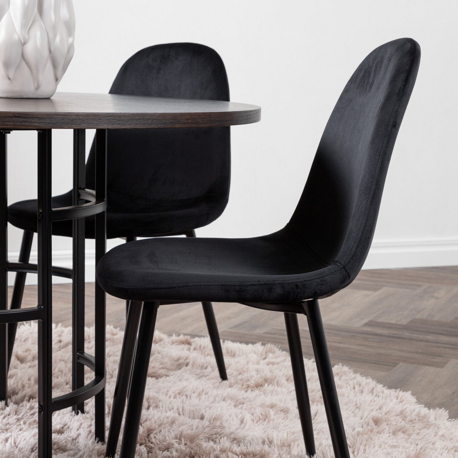Spisegruppe Venture Home Copenhagen med 4 Polar Stoler Fløyel