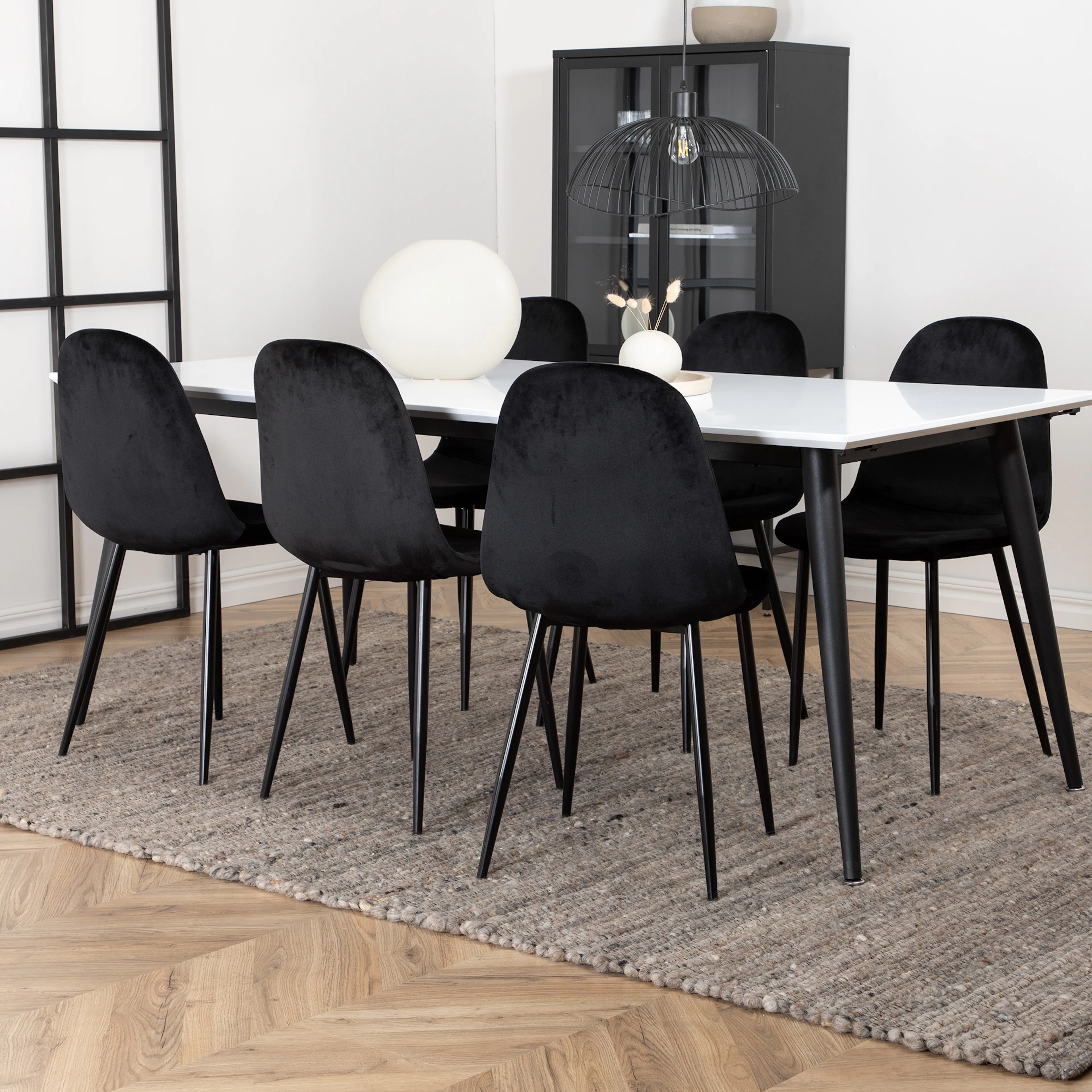 Spisegruppe Venture Home Jolie med 6 Pobbie Stoler Metall