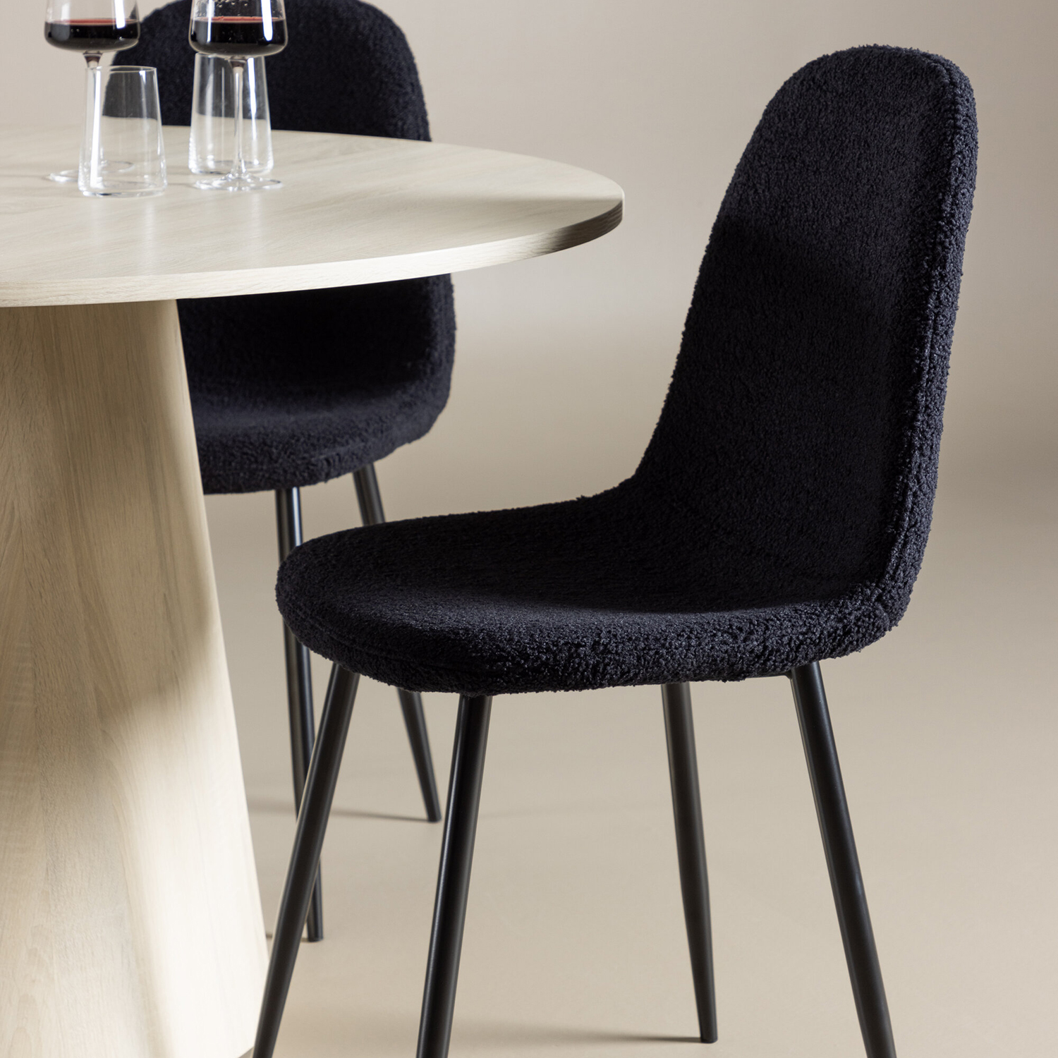 Spisegruppe Venture Home Lanzo Ø120 med 4 stk Polar Stoler Teddy