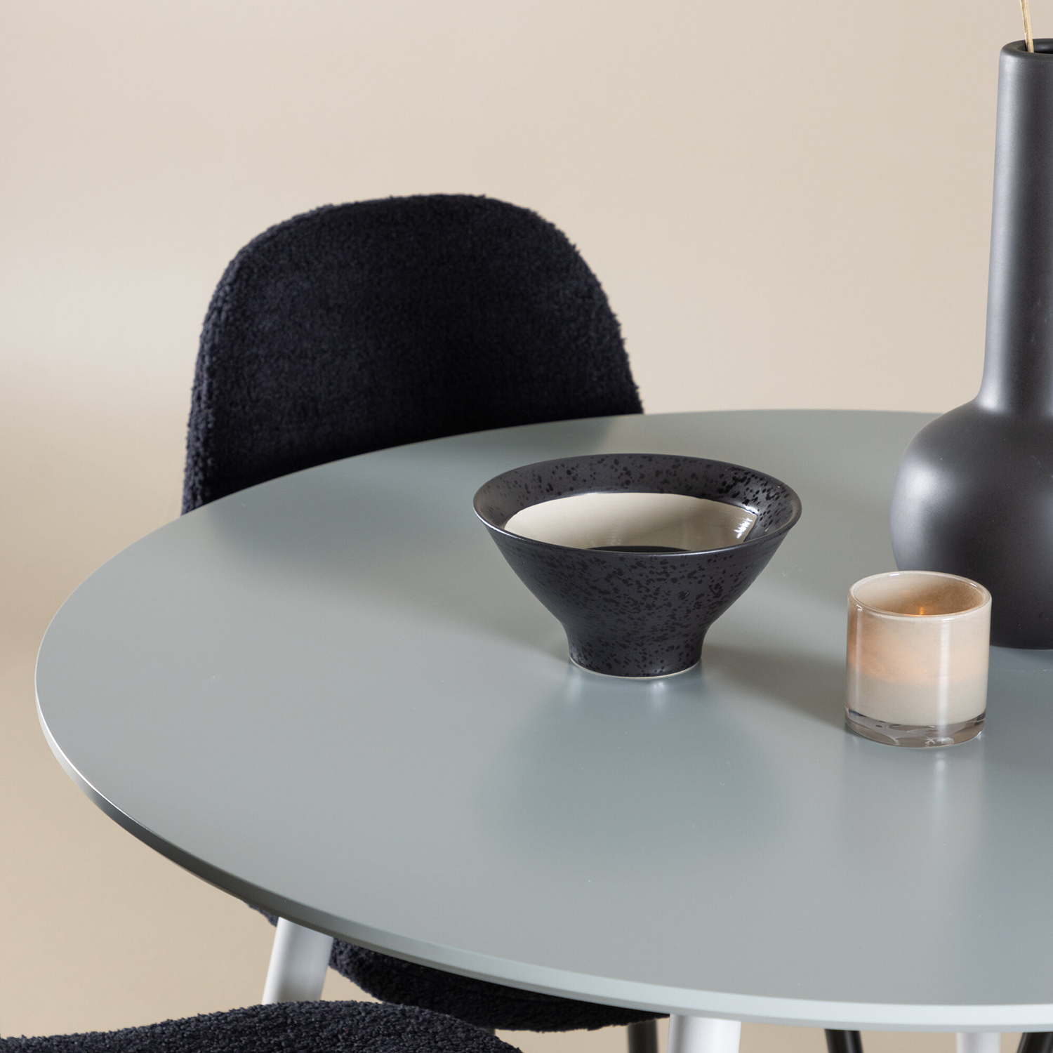 Spisegruppe Venture Home Plaza Ø100 med 4 stk Polar Stoler Teddy