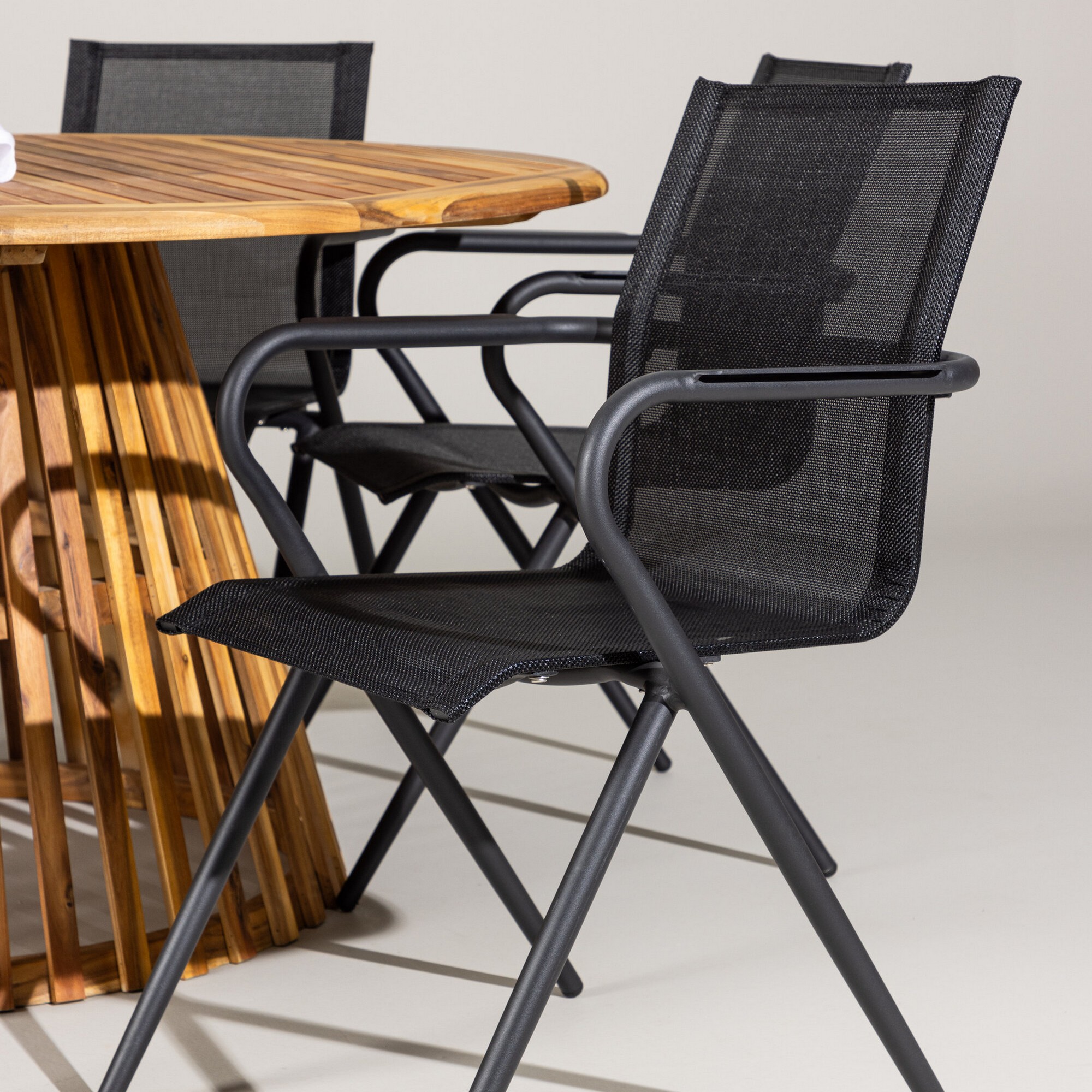Hagegruppe Venture Home Tucumán med 6 Alina Stoler
