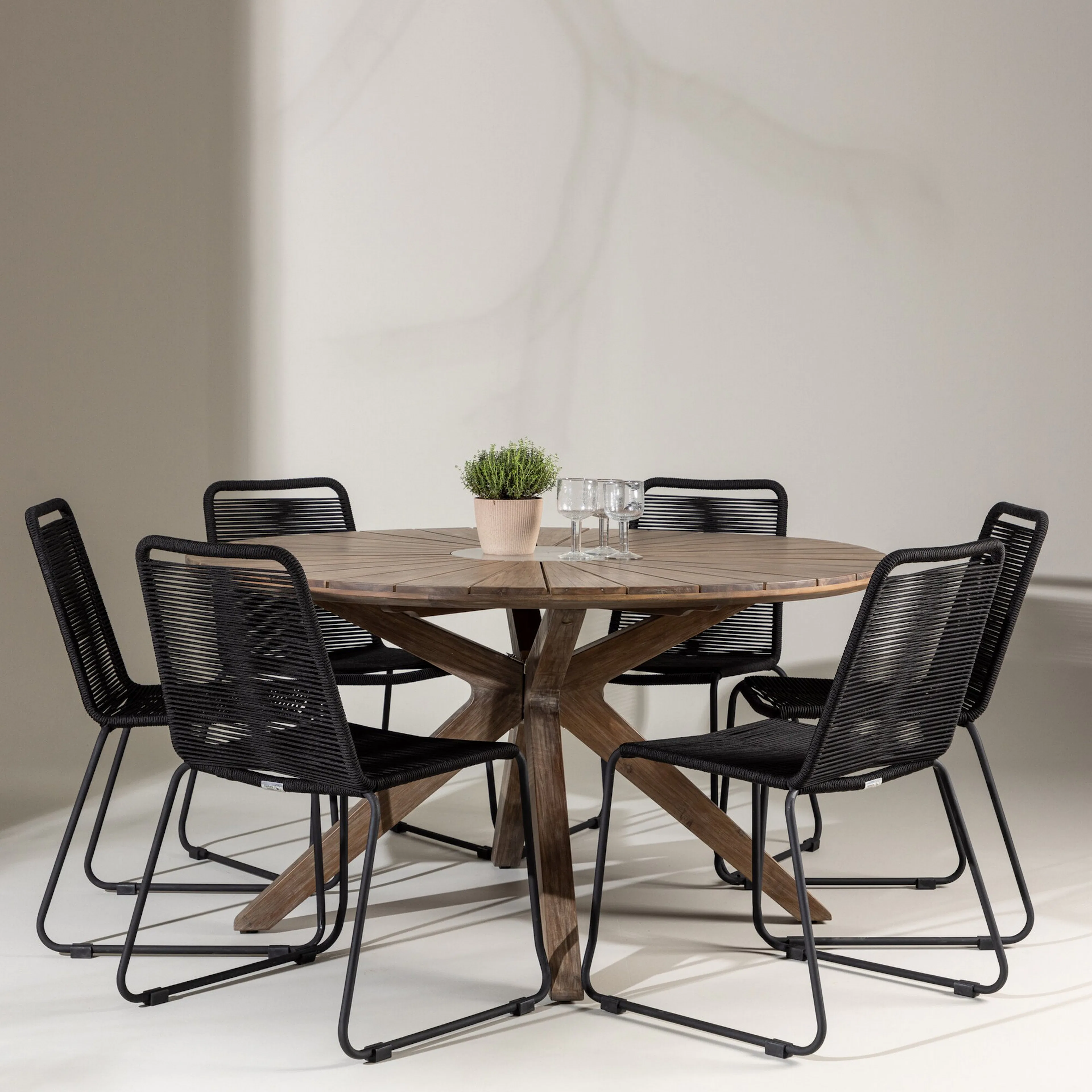 Hagegruppe Venture Home Rosario med 6 Lindos Stoler