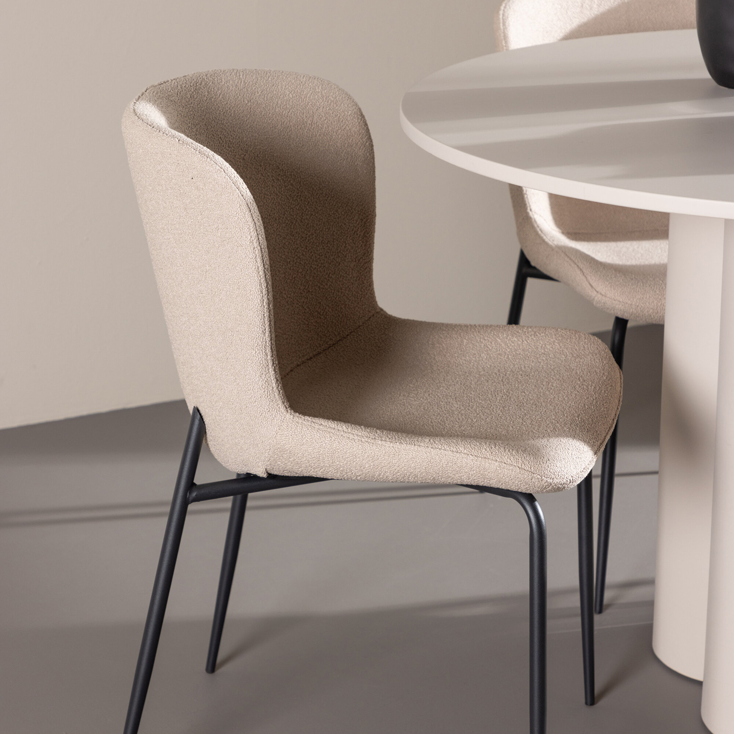 Spisegruppe Venture Home Olivia Ø110 med 4 stk Modesto Stoler