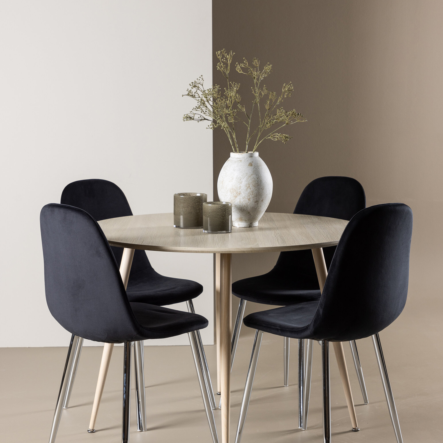 Spisegruppe Venture Home Plaza Ø100 med 4 stk Polar Stoler Fløyel
