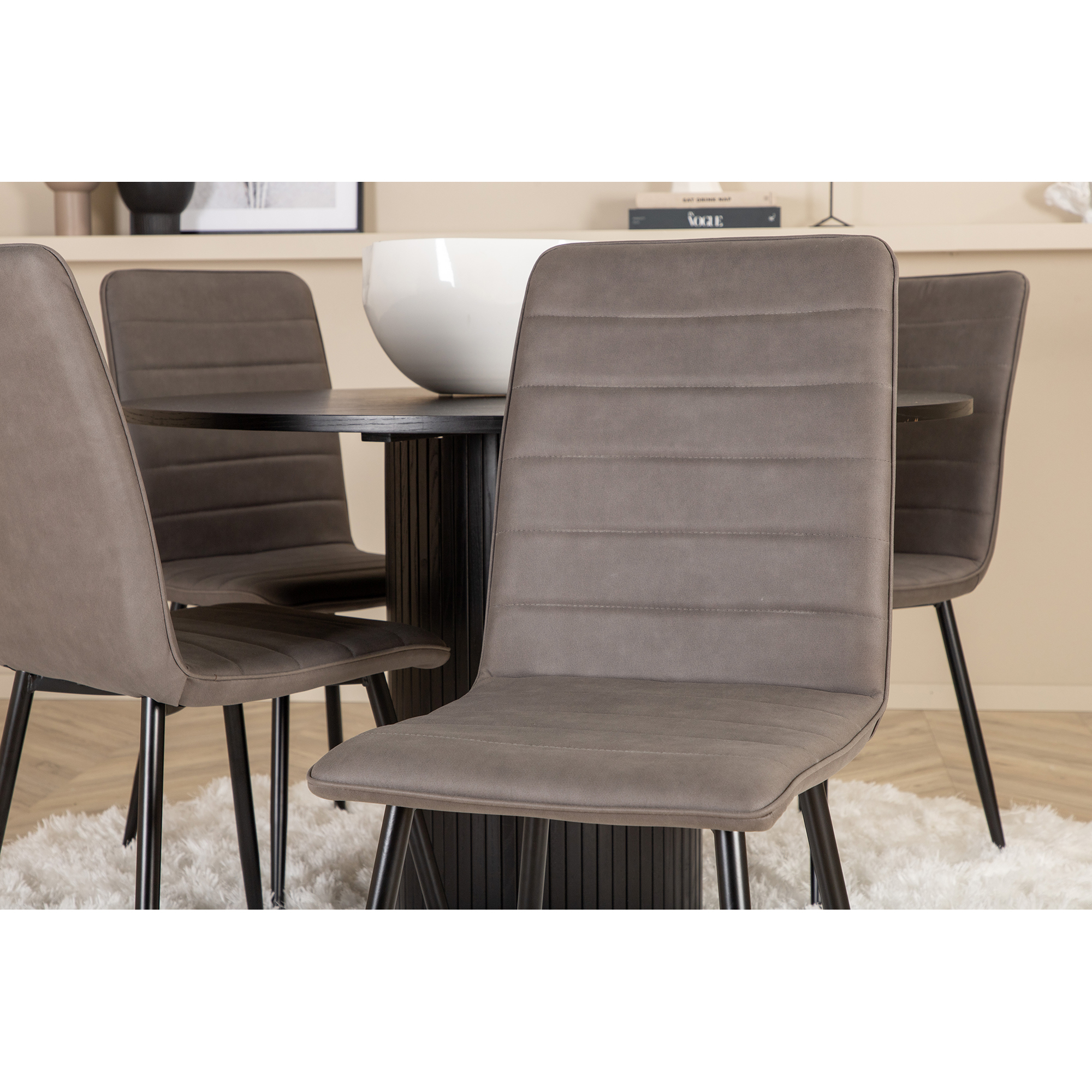 Spisegruppe Venture Home med Bianca Spisebord og 4 Walerina Spisestoler