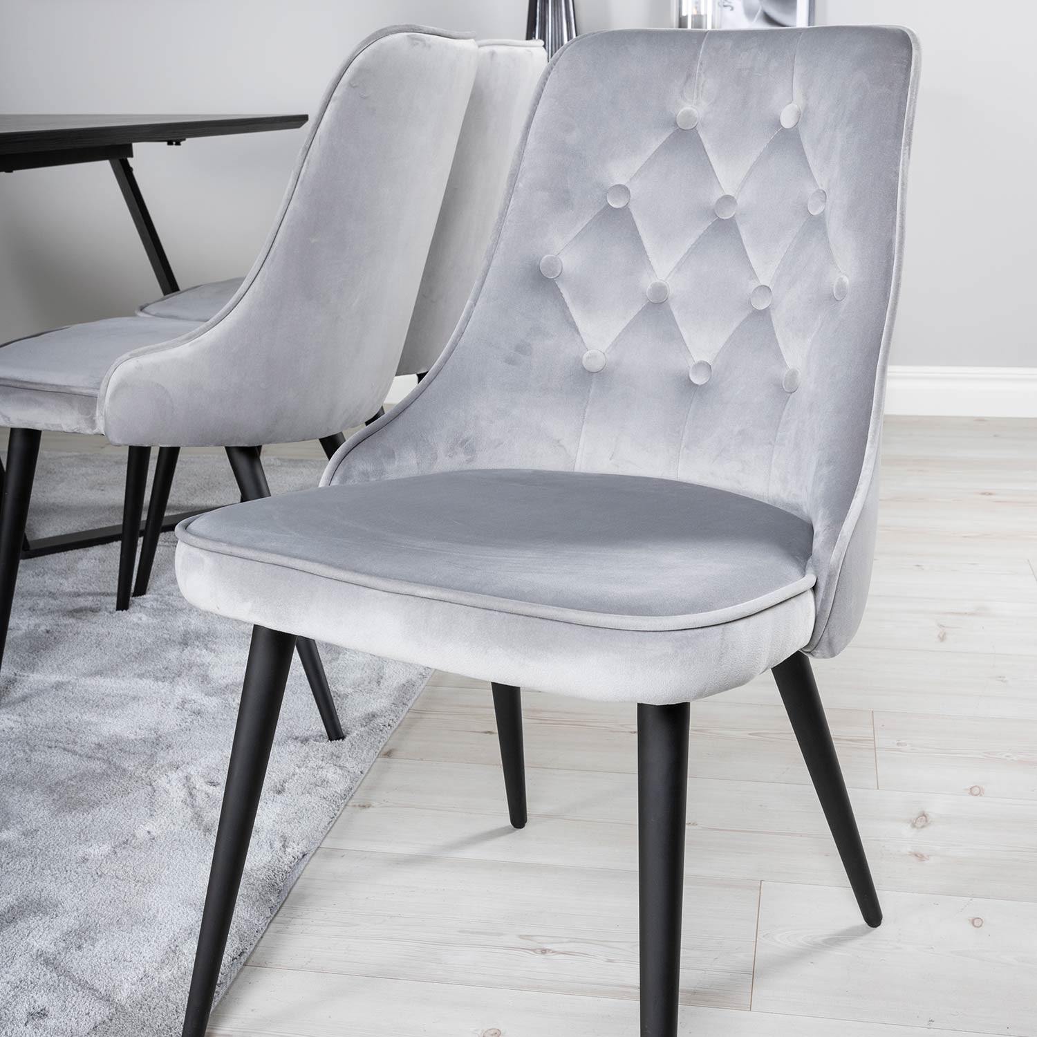 Spisegruppe Venture Home Madde med 6 Vera Stoler Fløyel