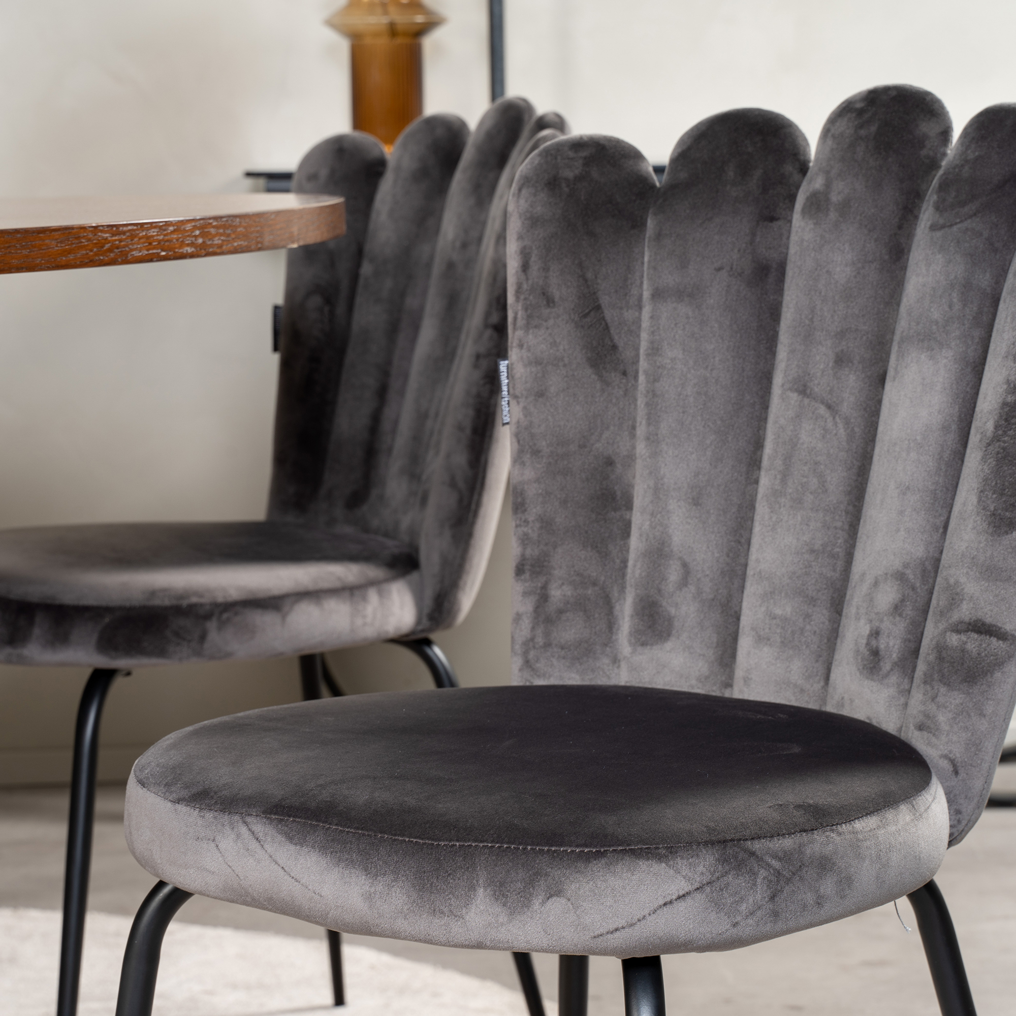 Spisegruppe furniture/fashion Copenhagen med 6 Grå Limhamn Light Stoler