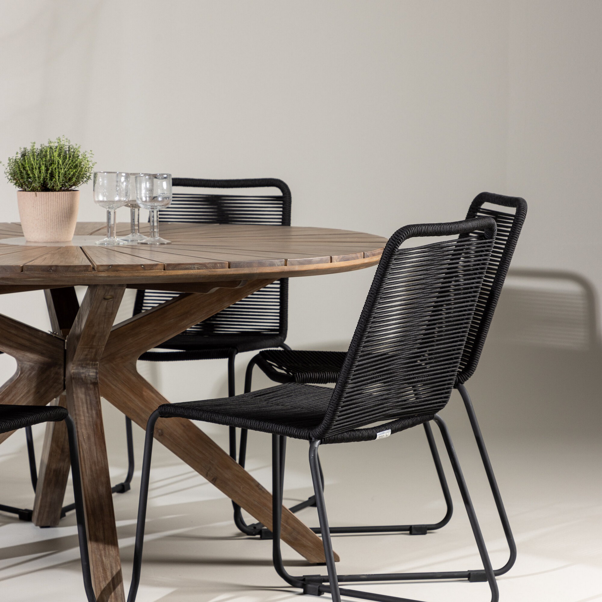 Hagegruppe Venture Home Rosario med 6 Lindos Stoler