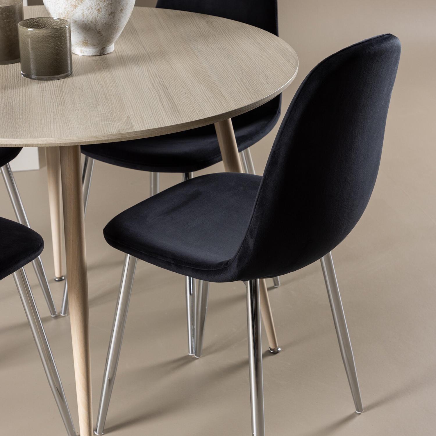 Spisegruppe Venture Home Plaza Ø100 med 4 stk Polar Stoler Fløyel