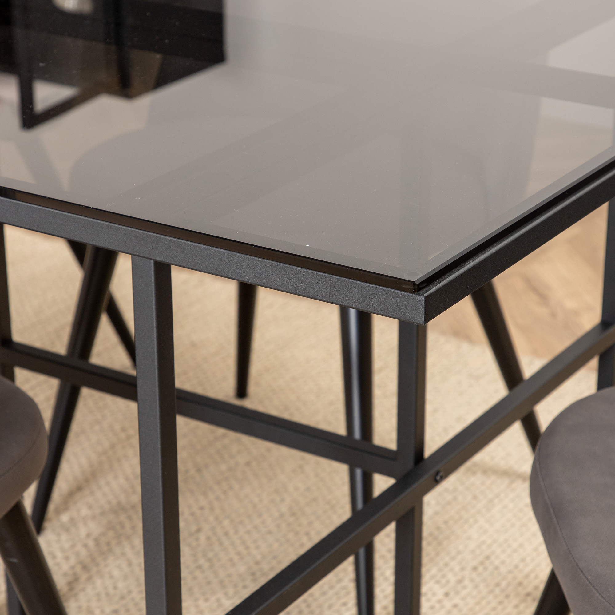 Spisegruppe Venture Home Lund med 6 Valentina Stitcthes Stoler