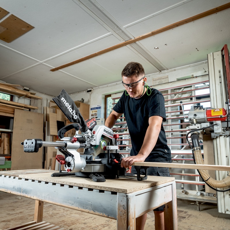 Kapp-/gjæringssag Metabo KGS 18 LTX BL 254 1x4,0 AH + ASC55