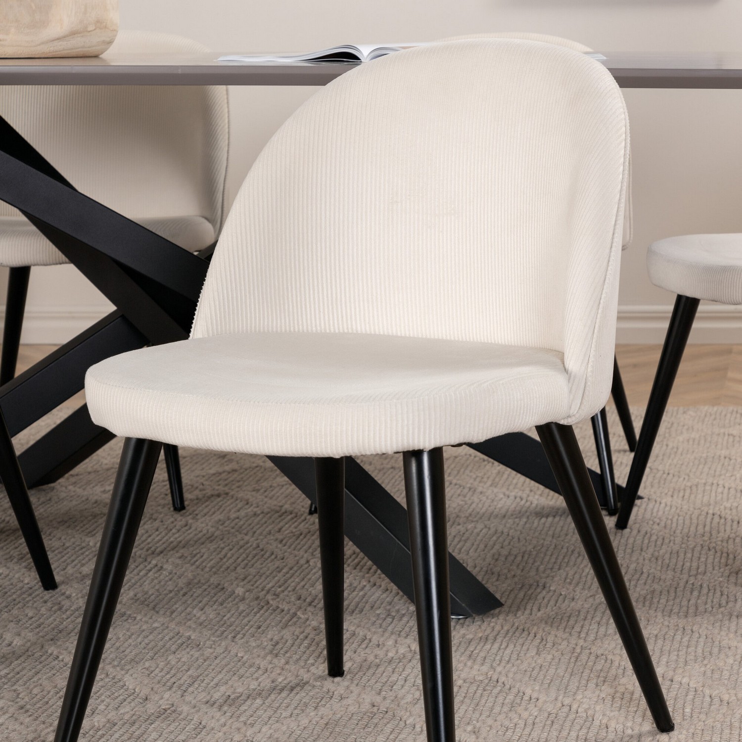 Spisegruppe Venture Home med Piata Spisebord og 6 Valentina Spisestoler