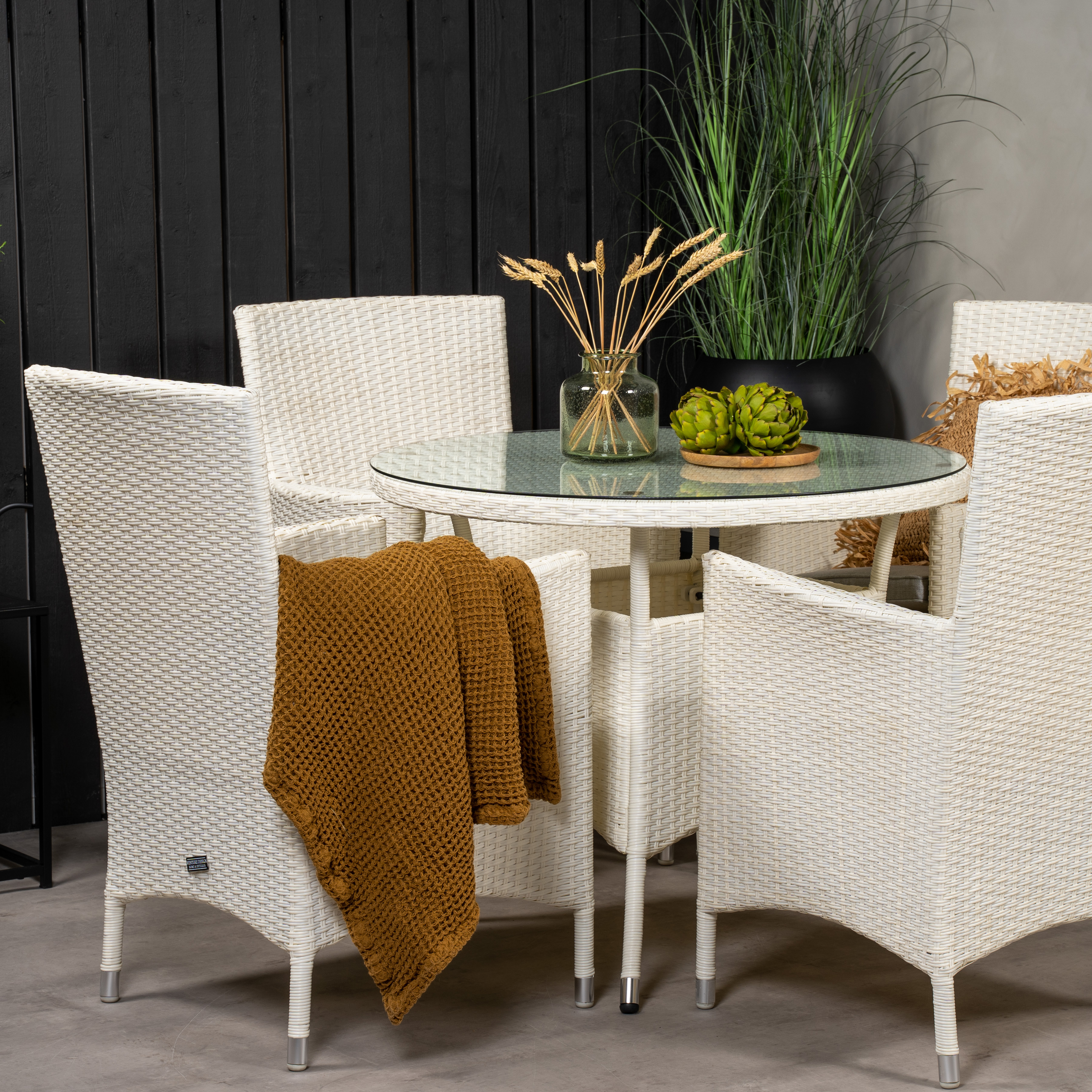 Spisegruppe Venture Home Virda Ø 90 med 4 Milwa Stoler