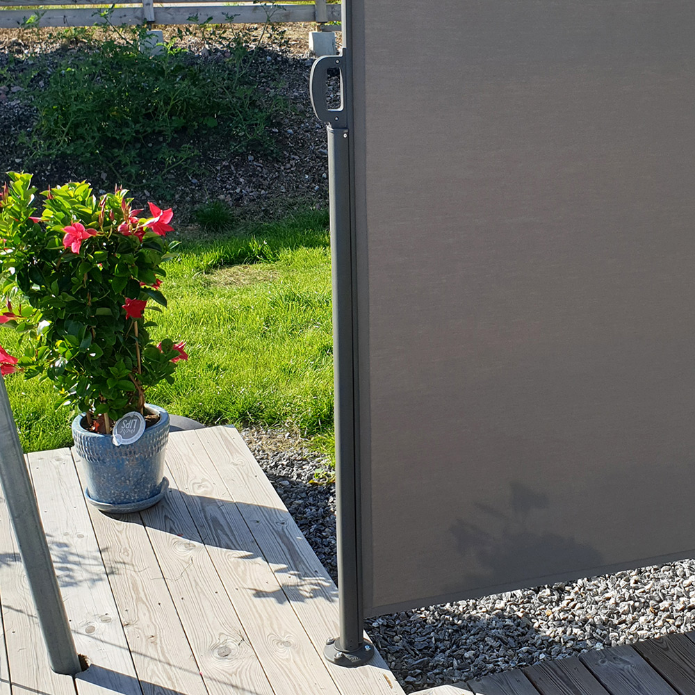 Sidemarkise fra Metalcraft for Sol-, Vind- og Innsynsbeskyttelse