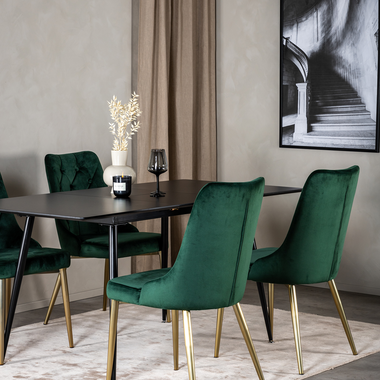 Spisegruppe Venture Home Silvia med Innleggsplate og 4 Vera Stoler Fløyel