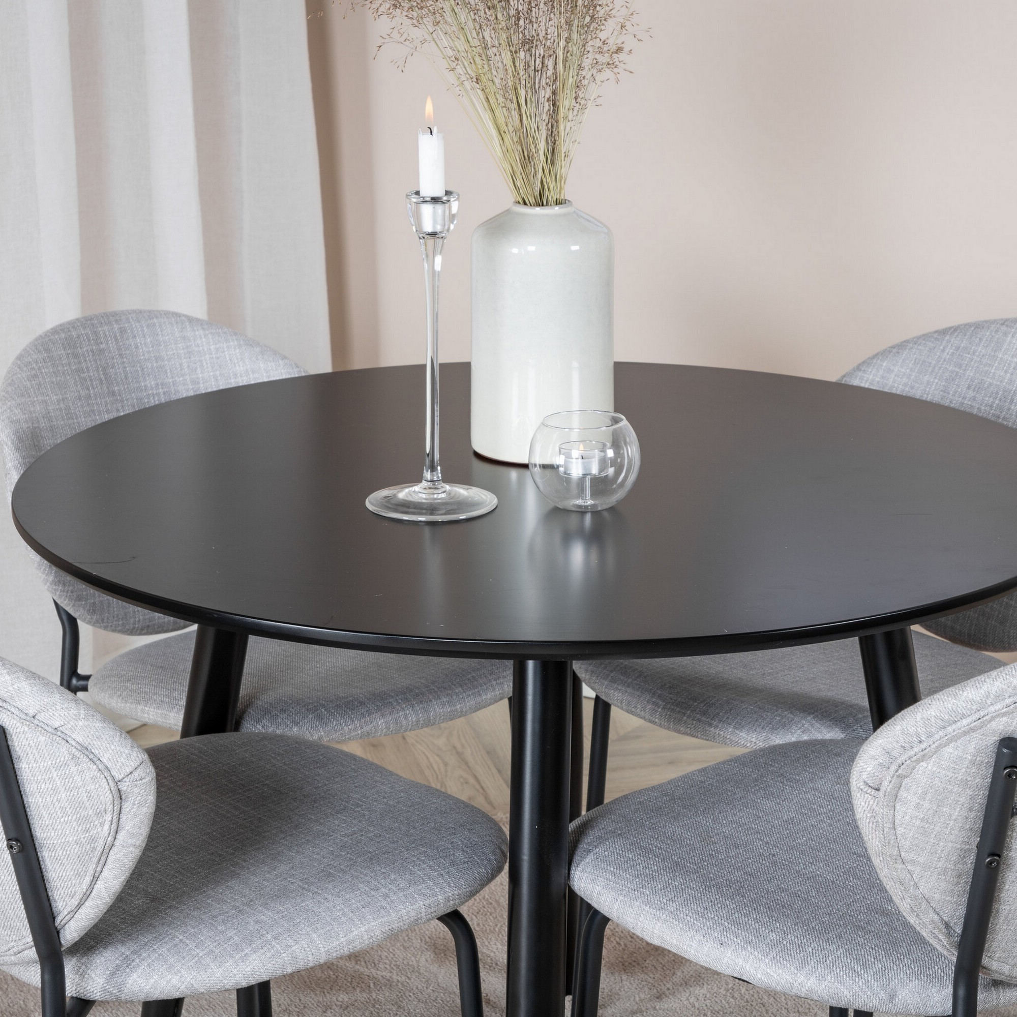 Spisegruppe Venture Home Plaza med 4stk Vault Stoler